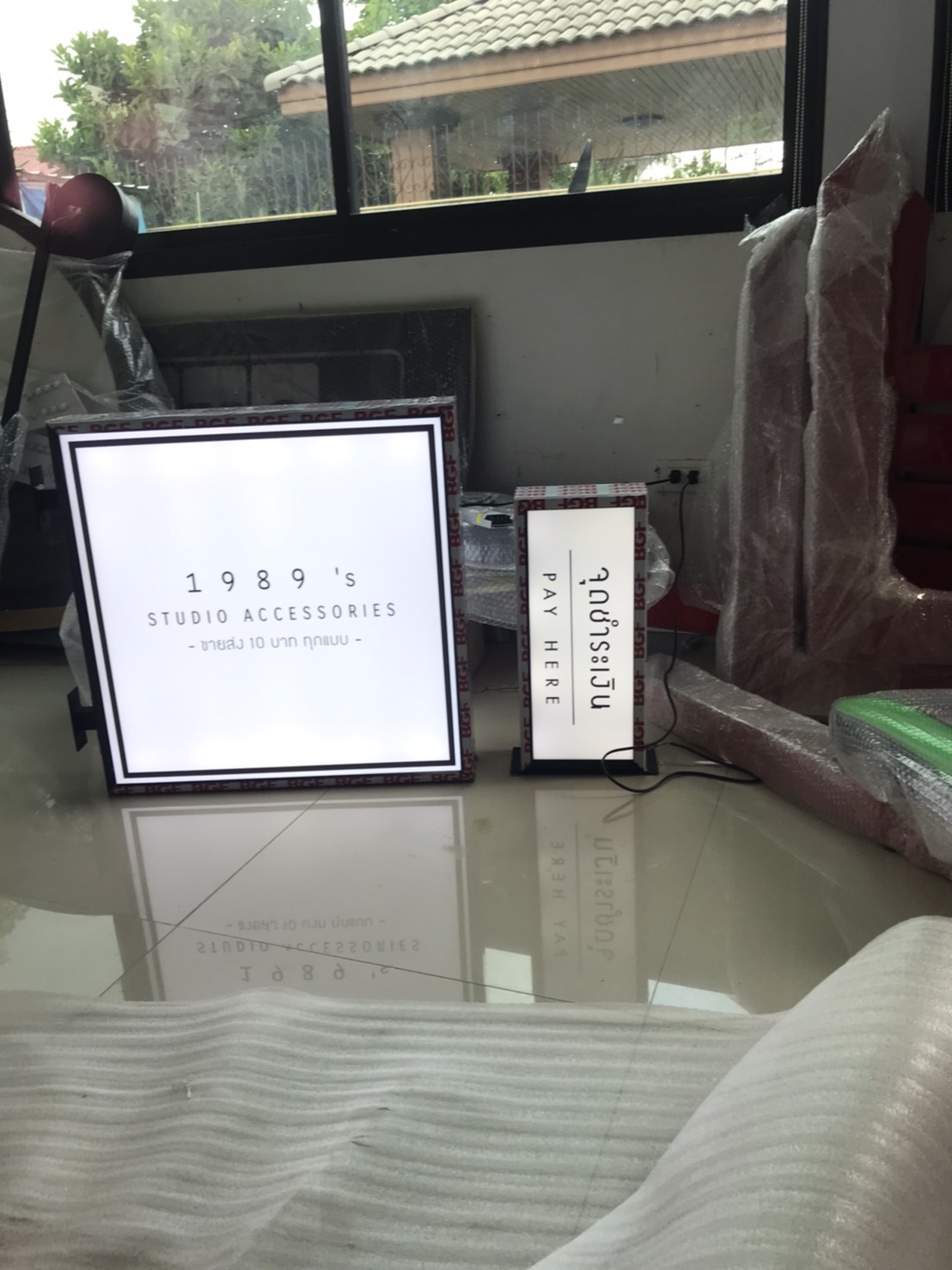 ป้ายกล่องไฟ Slim lightbox งาน 1989 Studi accessories