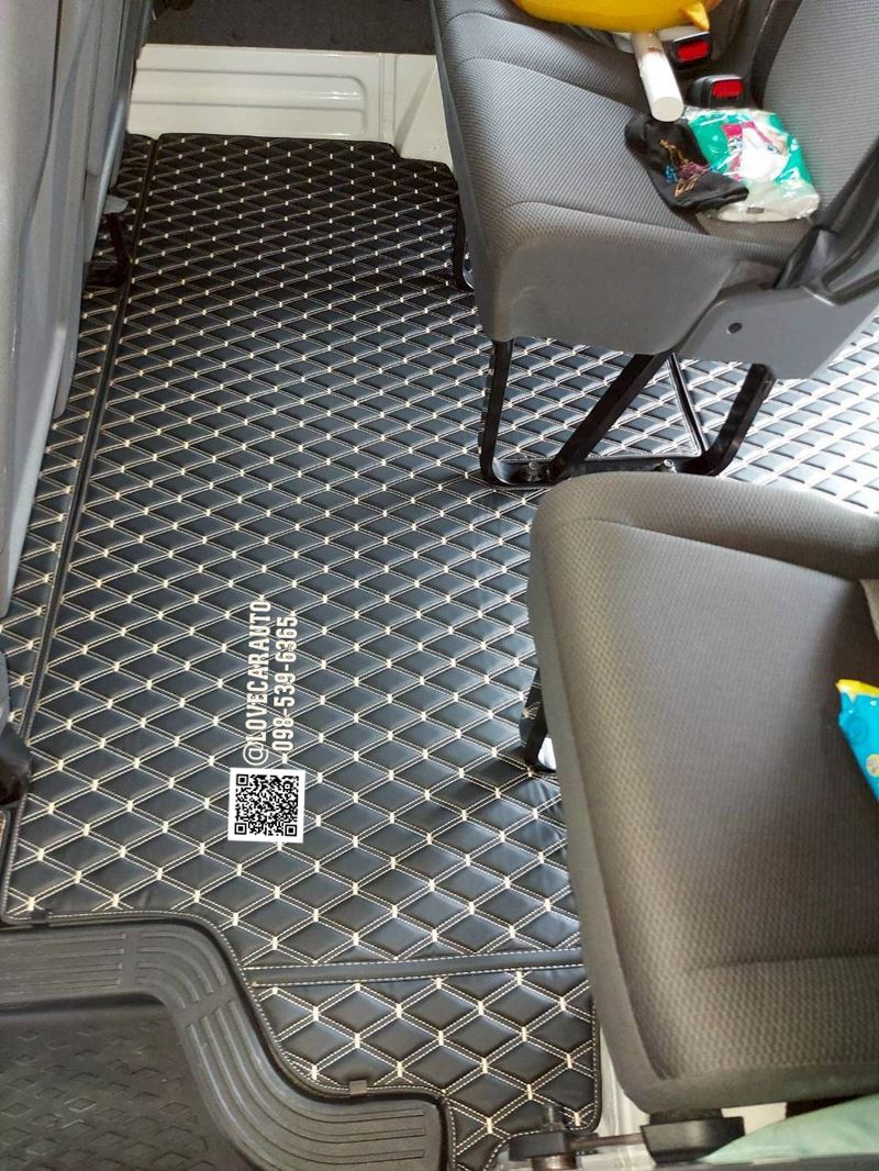 พรมปูพื้นรถยนต์ 6D Toyota Hiace สีดำด้ายทองด้ายคู่