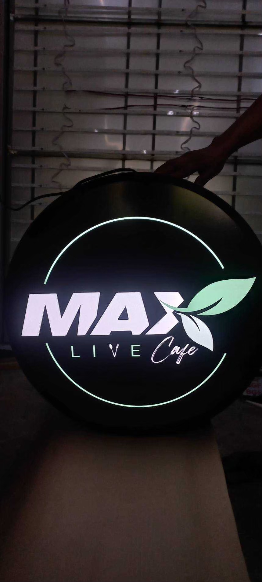 ป้ายตู้ไฟวงกลม ป้ายกล่องไฟวงกลม ป้ายหน้าร้าน MAX LIVE CAFE