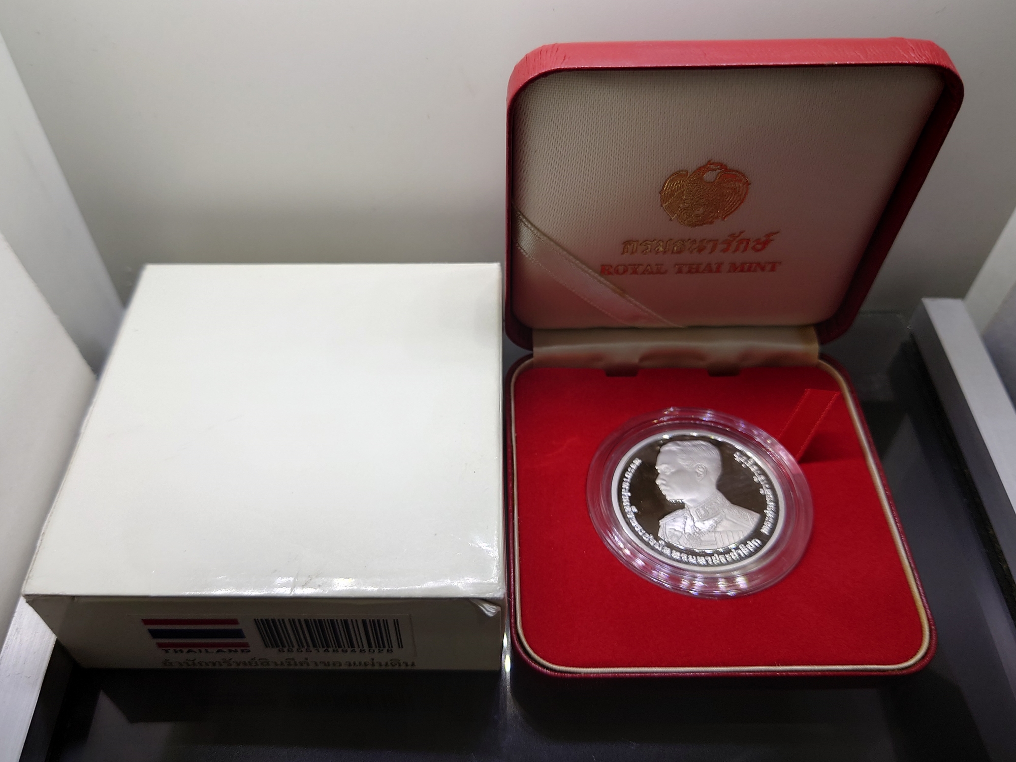 เหรียญเงินขัดเงา 600 บาท ที่ระลึกครบ 100 ปี แห่งวันพระบรมราชสมภพ รัชกาลที่7 พ.ศ.2536 ไม่ผ่านใช้สวย พร้อมกล่องหนังจากกรม