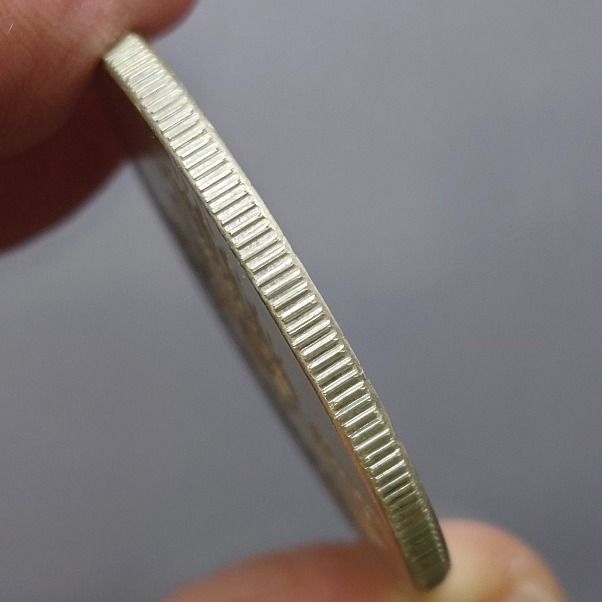 เหรียญเงิน 150 บาท ที่ระลึก พระราชพิธีอภิเษกสมรส เด็จพระบรมโอรสาธิราช พศ 2520