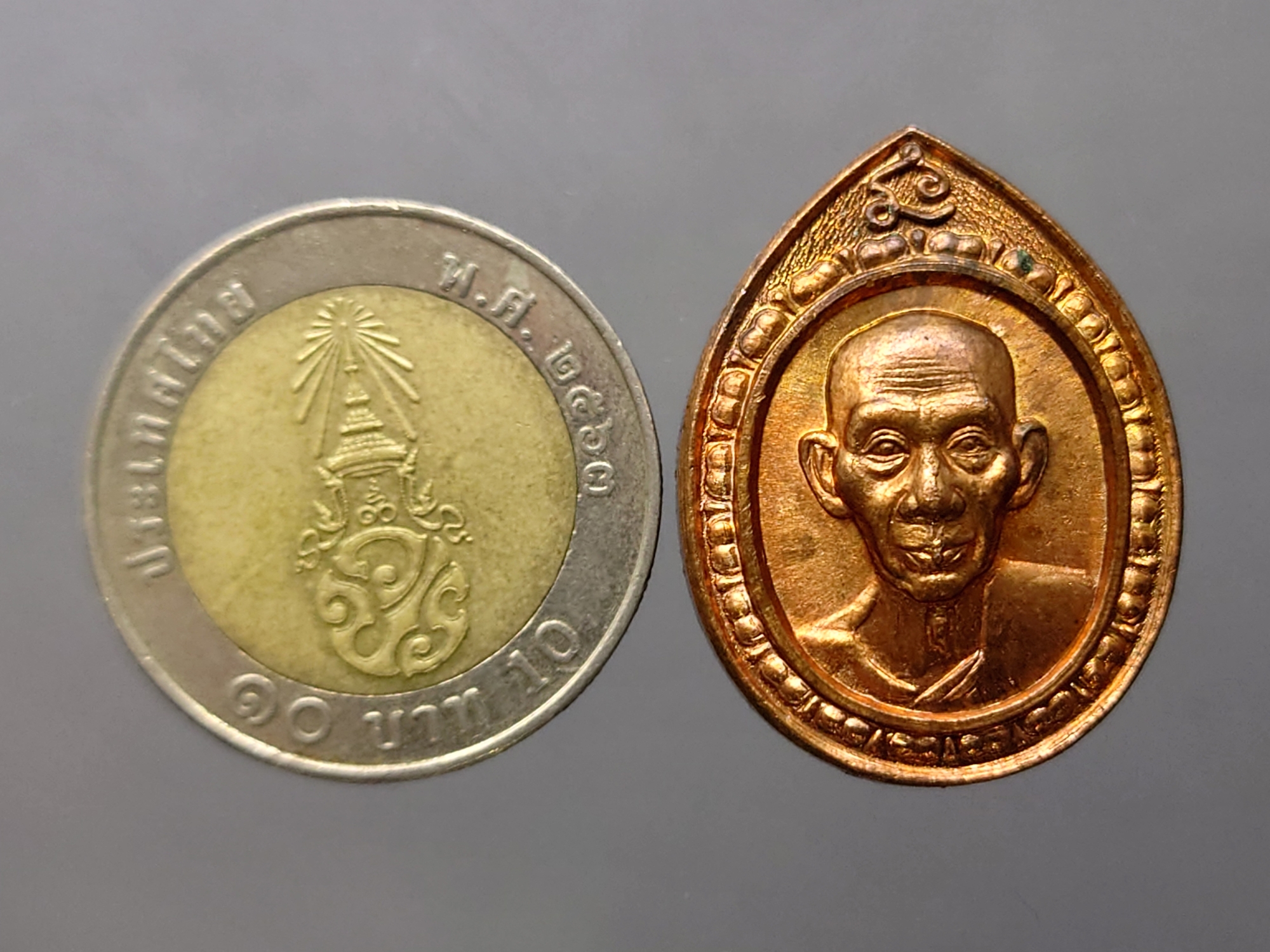 หลวงพ่อเกษม เขมโก เนื้อทองแดง กองทัพอากาศ โดย พลอากาศเอก กันต์ พิมานทิพย์ จัดสร้าง สุสานไตรลักษณ์ ลำปาง ปี2536 พร้อมกล่องเดิม
