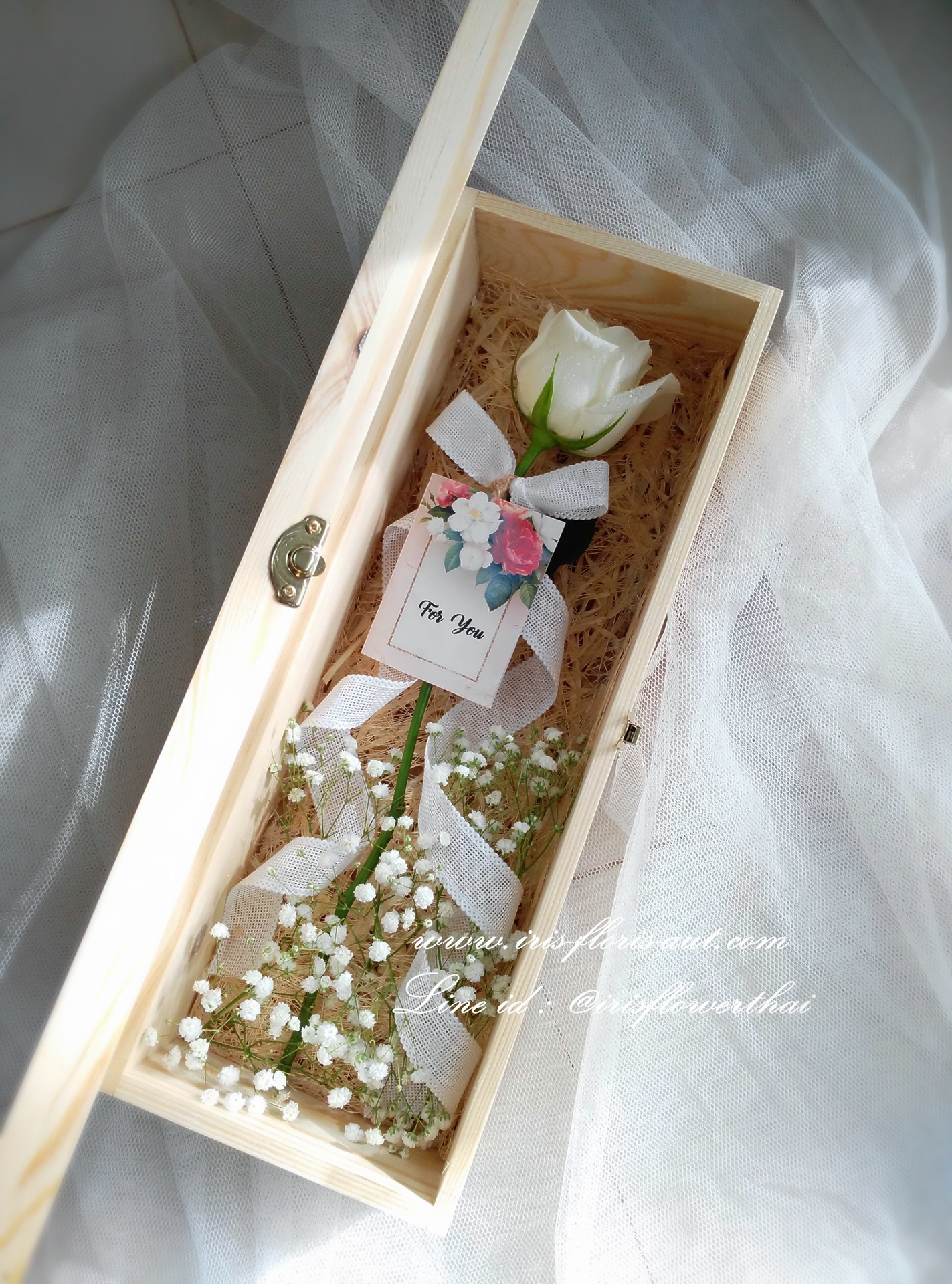 Flower Gift Box กุหลาบสีขาว