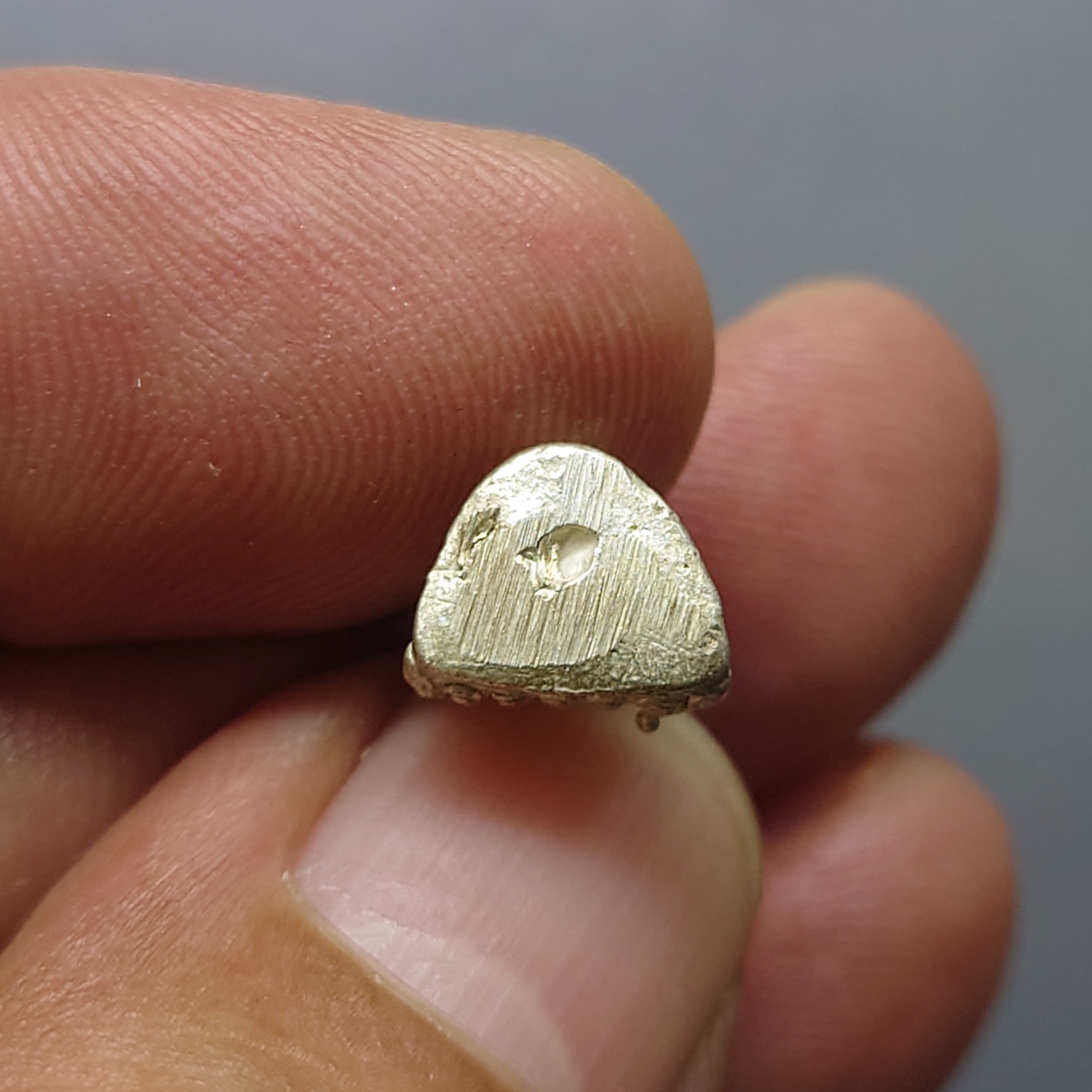 พระกริ่งหลวงพ่อทวด วัดช้างให้ รุ่นสร้างวิหาร อาจารย์นอง วัดทรายขาว ปัตตานี ปี2537 พร้อมกล่องเดิม