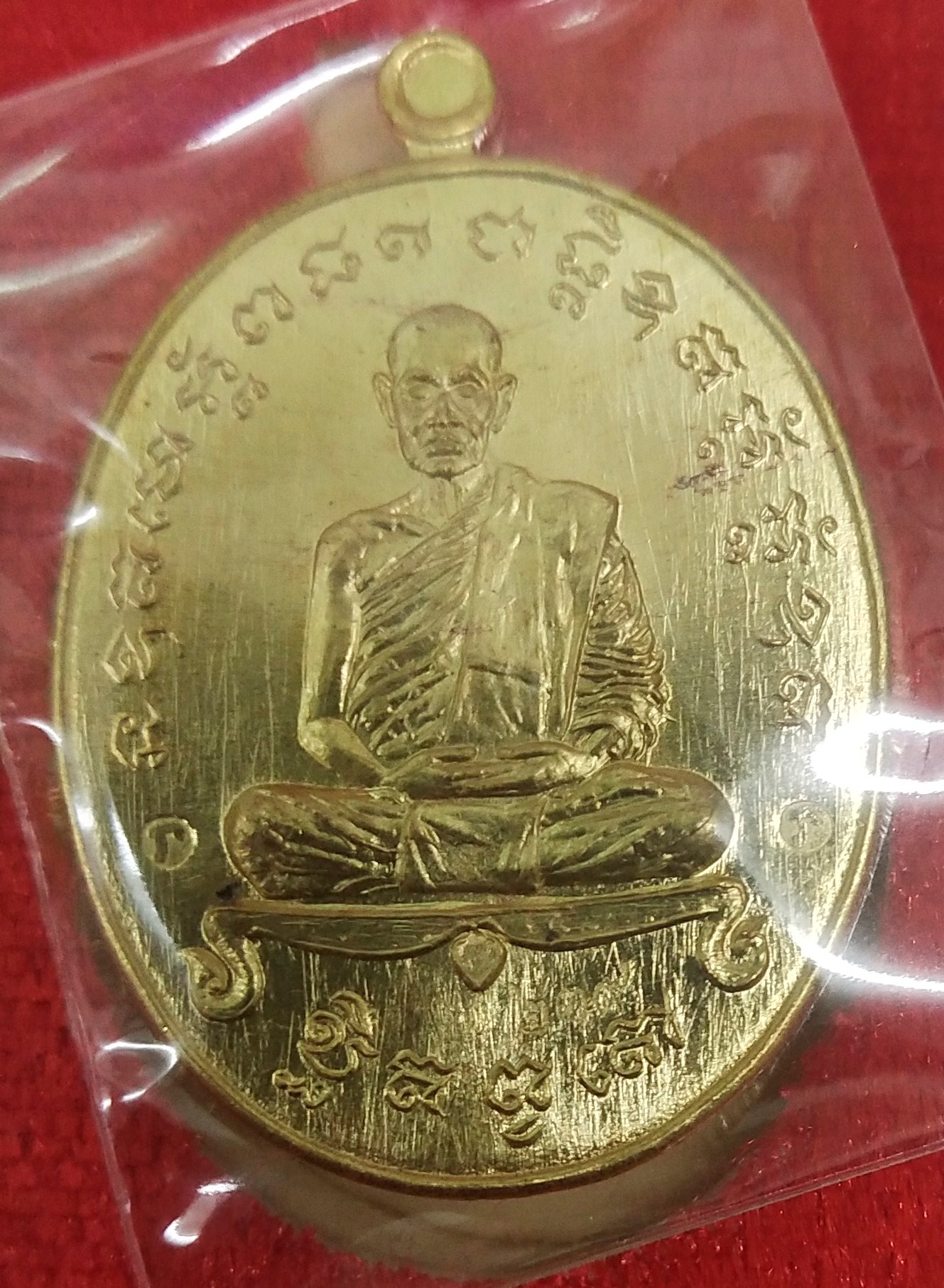 เหรียญรวยทันใจ ๒ "ไตรมาส" หลวงพ่อสุพจน์ วัดห้วงพัฒนา จ.ตราด ๒๕๖๔ เนื้อทองทิพย์ หมายเลข ๒๓๙ สร้าง ๒๙๙ เหรียญ