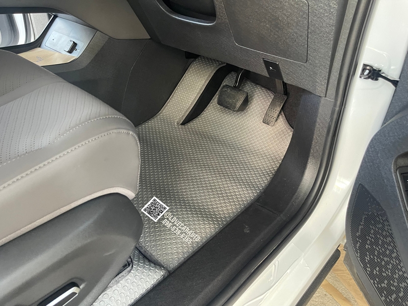 พรมปูพื้นรถยนต์ Mg Maxus7 กระดุมเล็กสีเทา