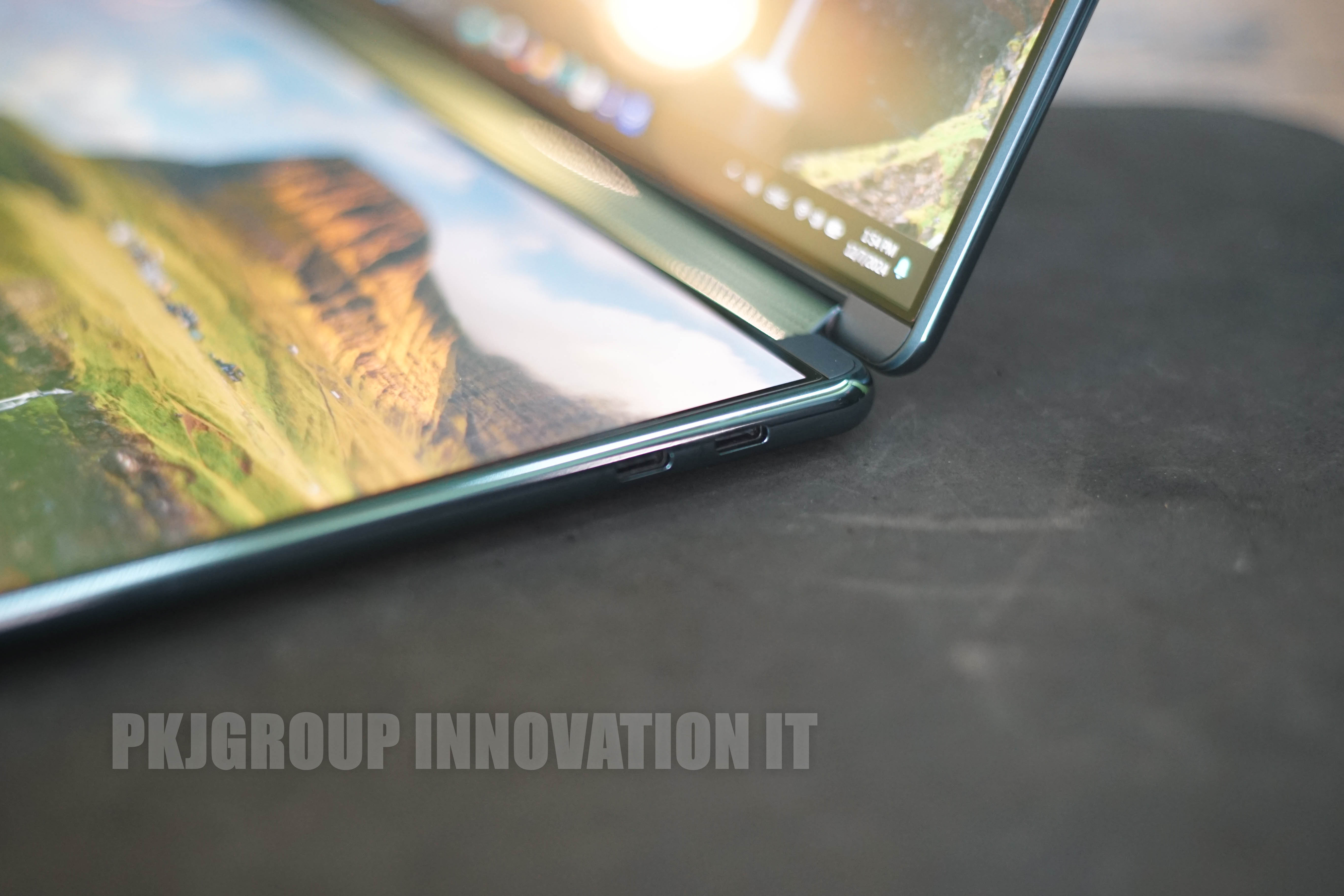 โน๊ตบุ๊คทำงานจอสัมผัสคู่มือสอง Lenovo Yoga book 9 13IRUB 82YQ000PTA i7-1355U RAM 16 GB M.2 1 TB