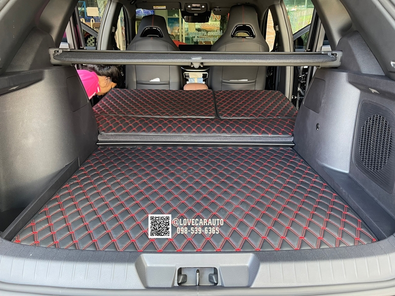 พรมปูพื้นรถยนต์ 7D BYD SEALION 6 2024 สีดำด้ายแดง