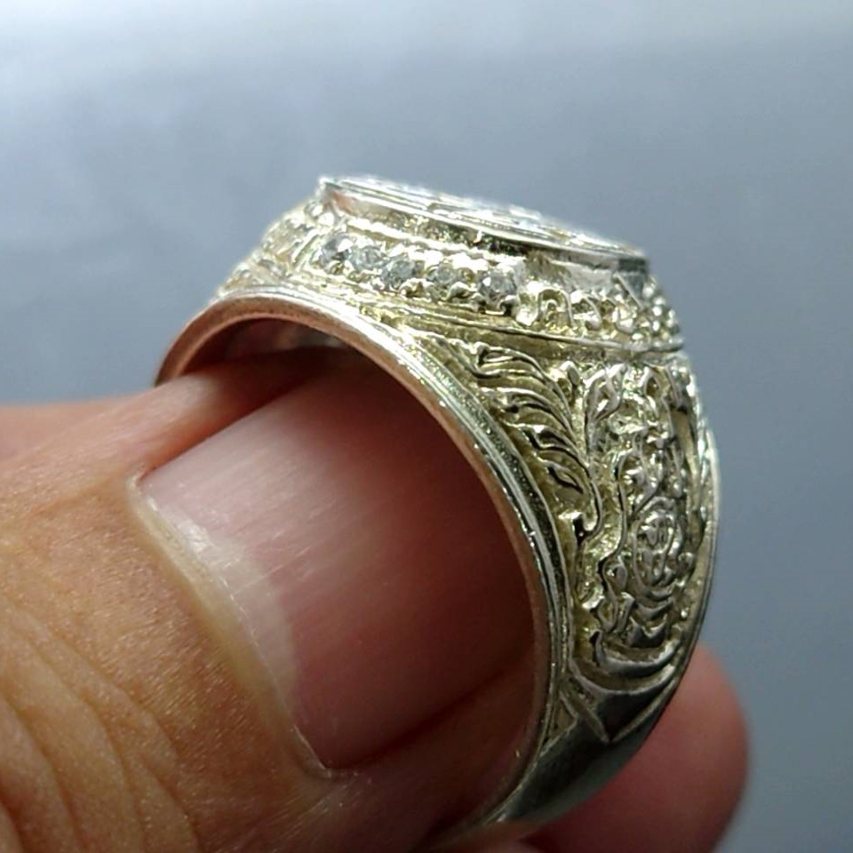 แหวนมหามงคล เนื้อเงิน ชุดเราเทิดทูลองค์เหนือหัว ในวโรกาสครองราช 60 ปี 2549