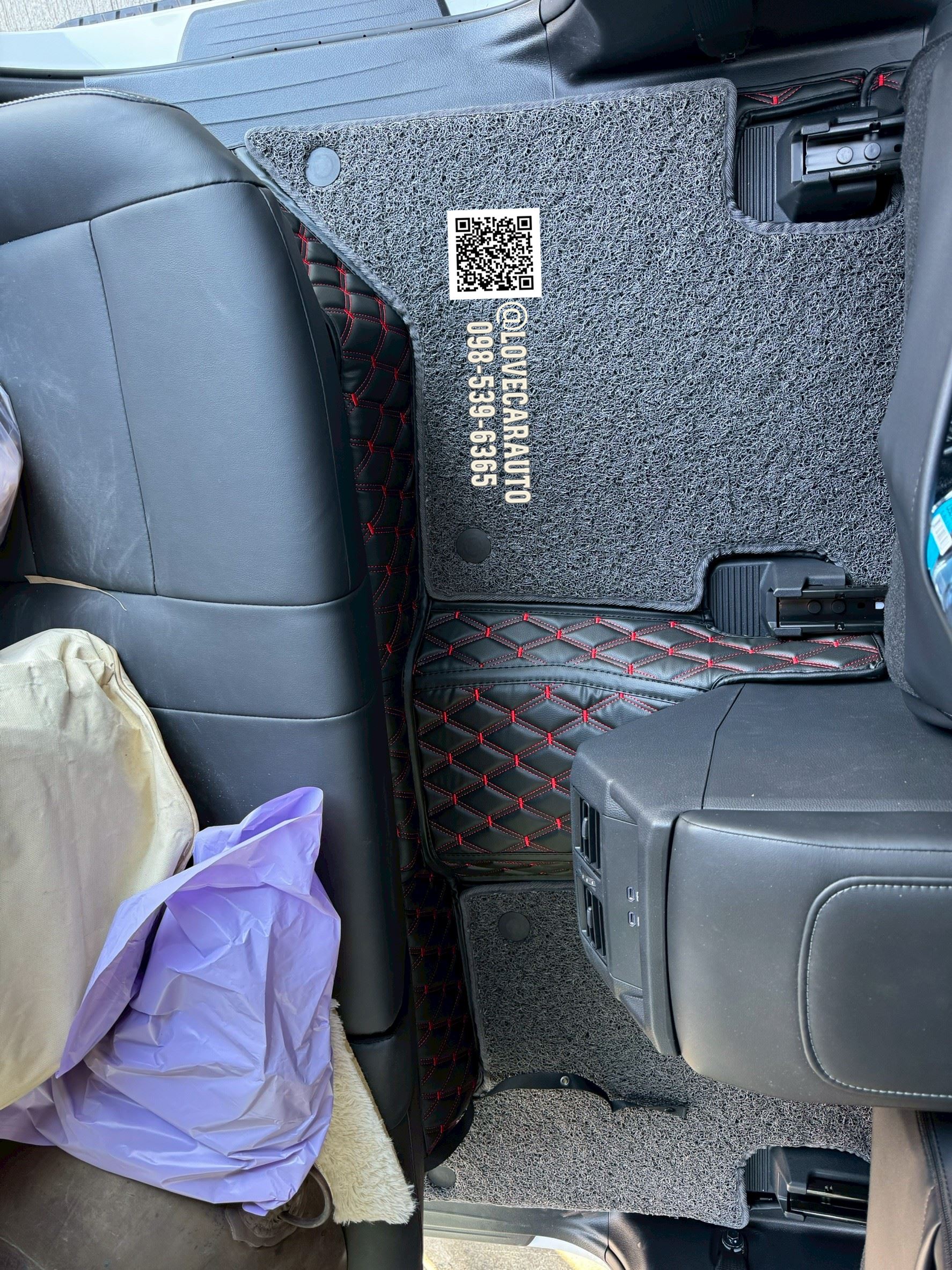 พรมปูพื้นรถยนต์ 7D toyota travo 4ประตู พรมVVIPด้ายคู่ดำด้ายแดง+ดักฝุ่นสีเทา