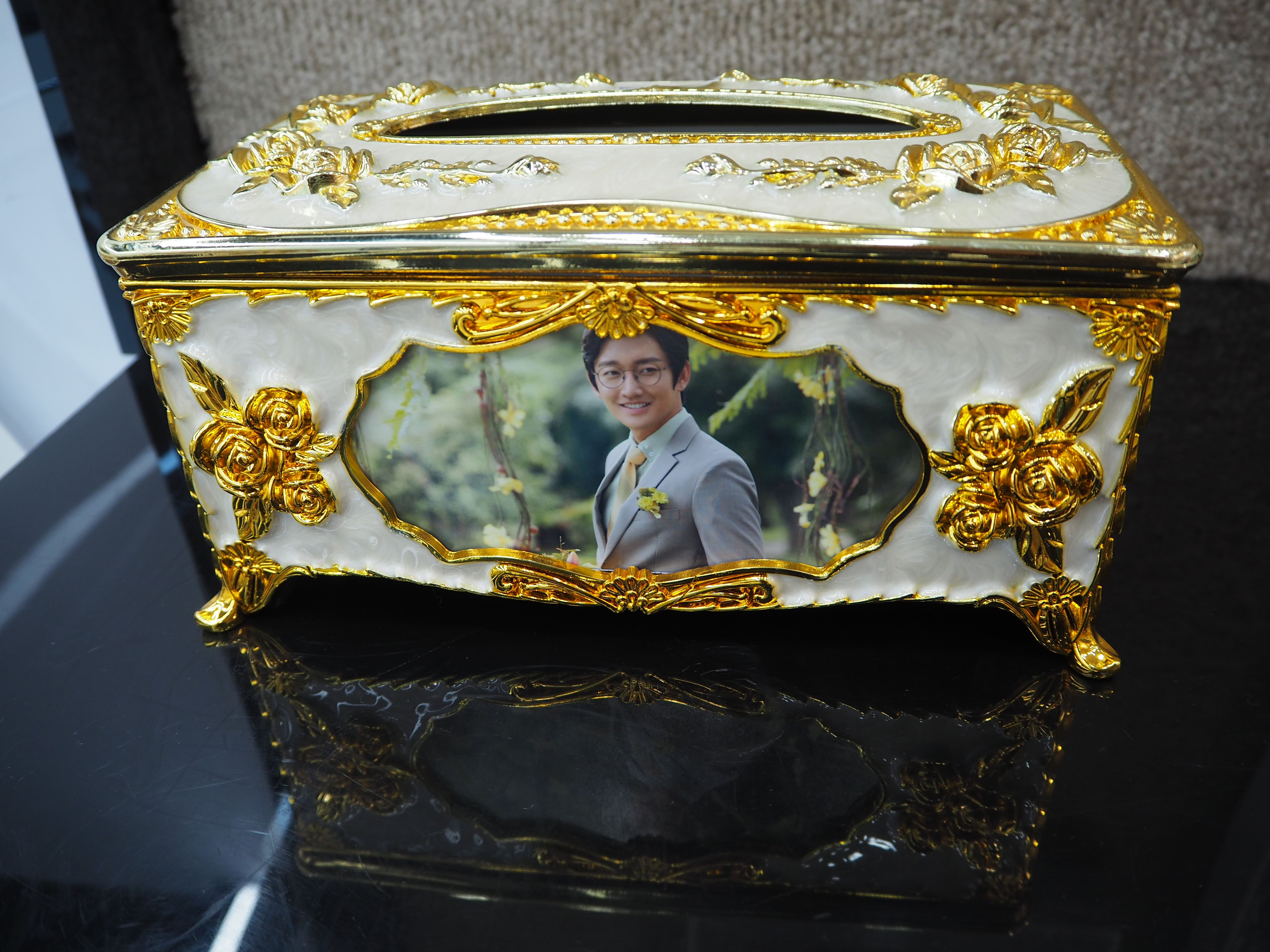 กล่องกระดาษทิชชู่ พร้อมที่ใส่รูป