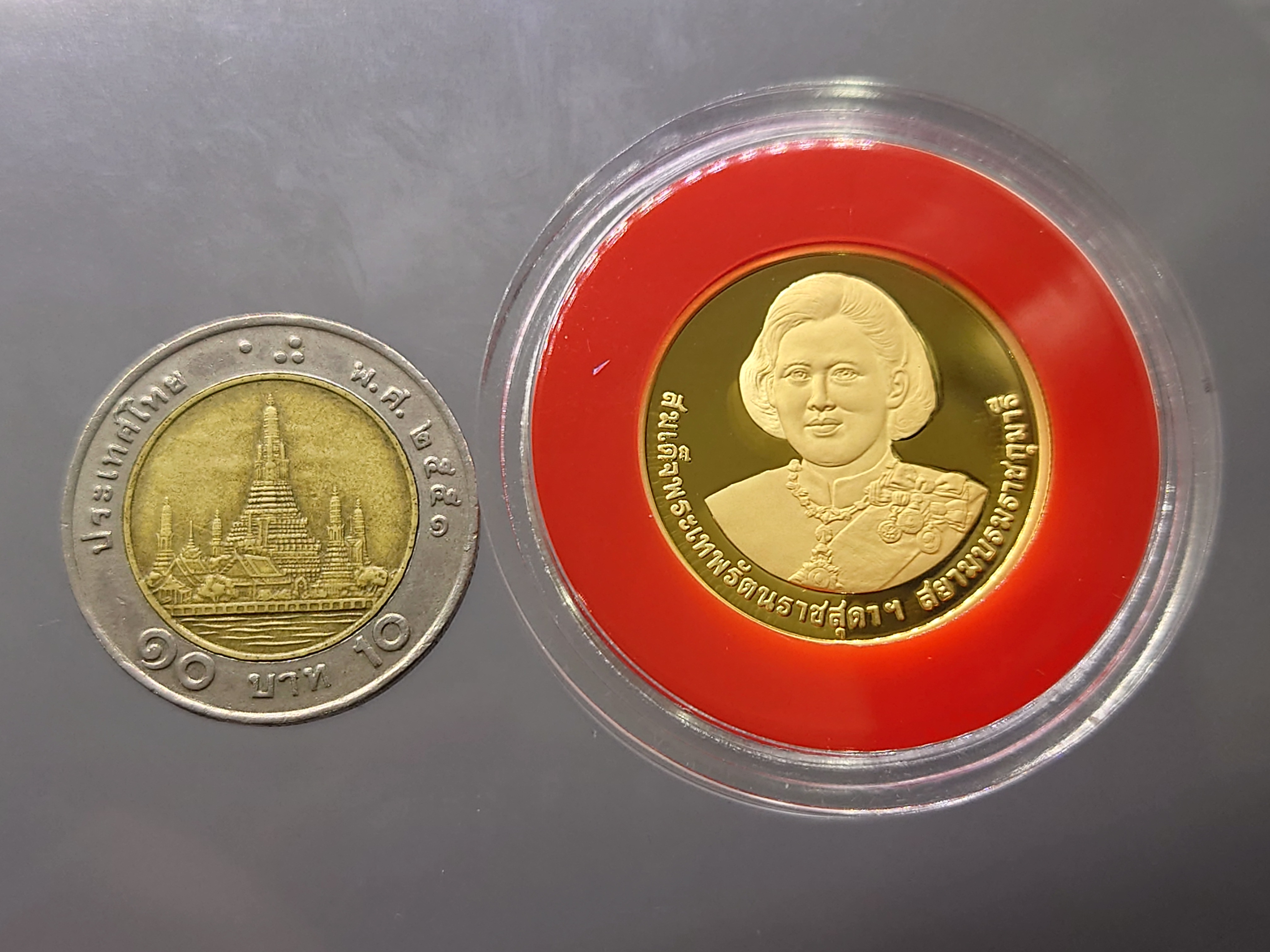 เหรียญทองคำขัดเงา ชนิดราคาหน้าเหรียญ 16000 บาท (ทอง 96.5% หนัก 1 บาท) ที่ระลึกพระชนมายุ 5 รอบ พระเทพฯ พ.ศ.2558 อุปกรณ์ครบ