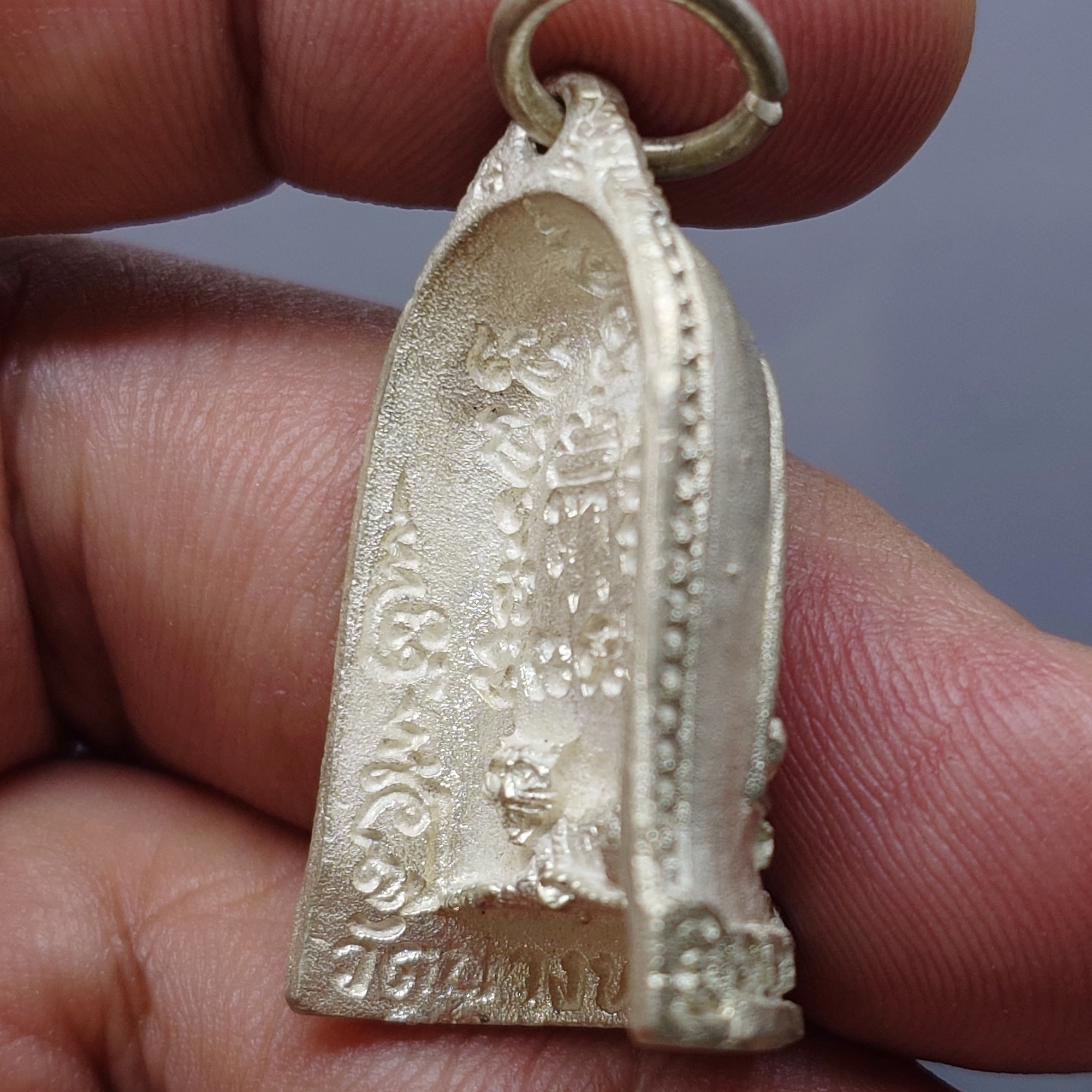 หลวงพ่อเปิ่น รุ่นมีสุข หล่อระฆังครึ่งซีก เนื้อเงิน วัดบางพระ จ.นครปฐม ปี 2535 พร้อมตลับเดิม แท้ทันหลวงพ่อ