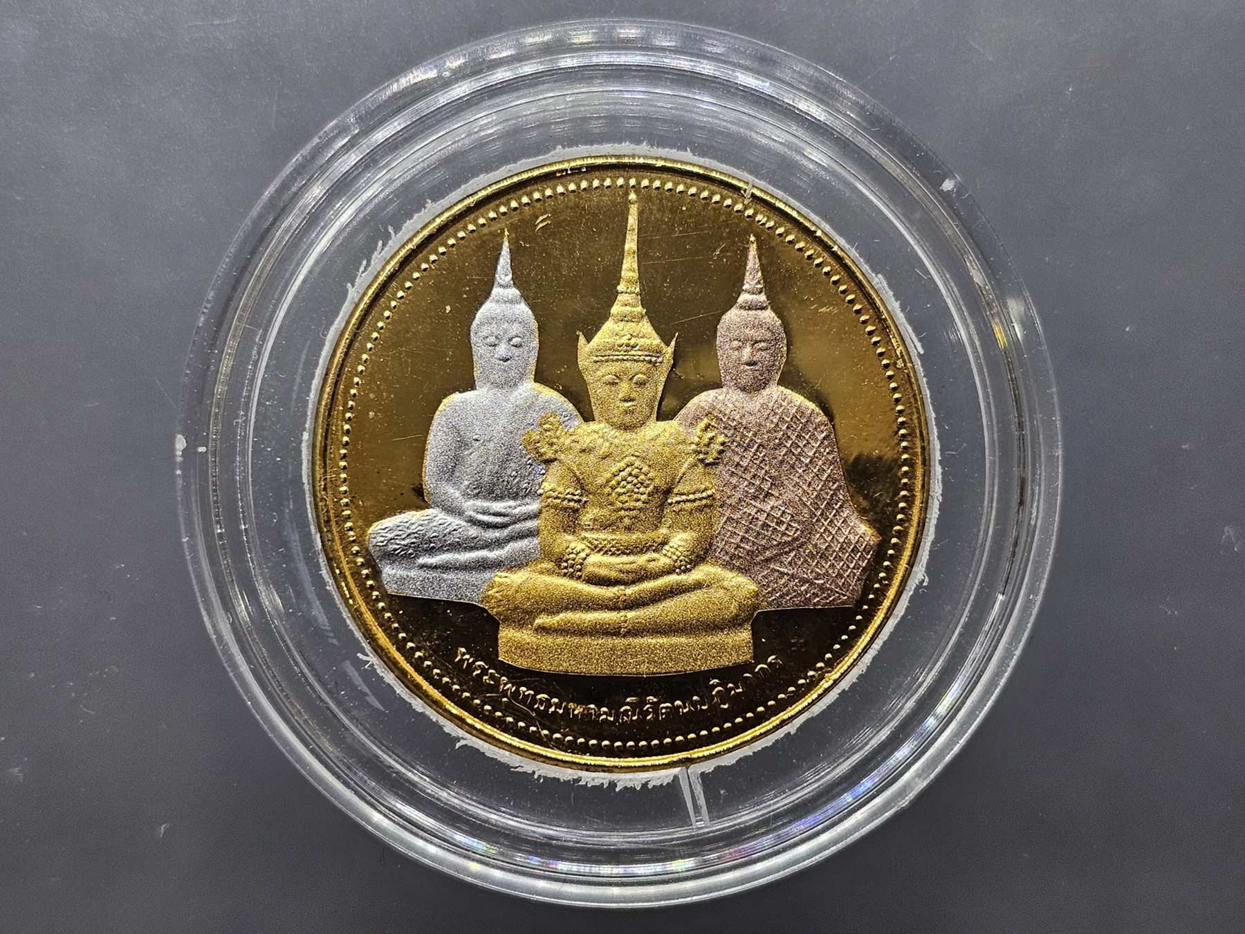 พระแก้วมรกตเครื่องทรง 3 ฤดู พระจอมเกล้าพระนครเหนือ เนื้อสามกษัตริย์ ขนาด 3.2เซน พ.ศ.2538