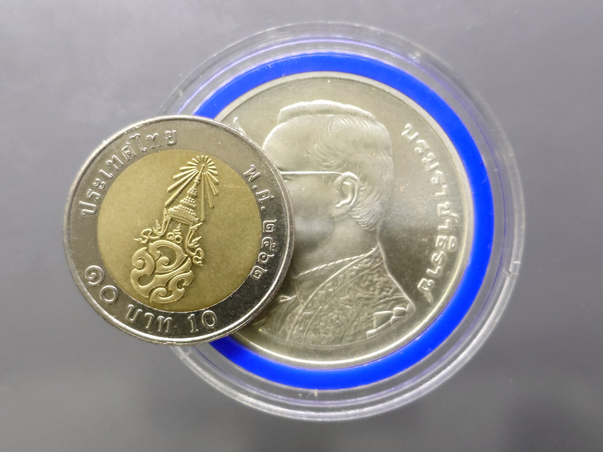 เหรียญเงิน 600 บาท ที่ระลึกเฉลิมพระชนมพรรษา 6 รอบ รัชกาลที่9 พ.ศ.254 ไม่ผ่านใช้