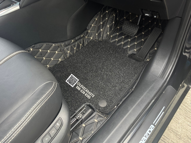 พรมปูพื้นรถยนต์ 7D Mazda2 5door 2020 สีดำด้ายทอง +ไวนิลดำ