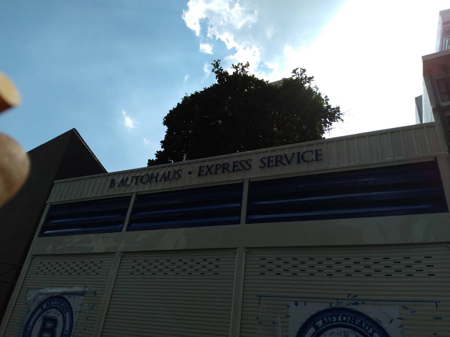 ป้ายโลโก้พลาสวูกพ่นสีแบบงานละเอียดดีเทลเยอะ งานB AUTOHAUS THE 360 OF AUTO SERVICES