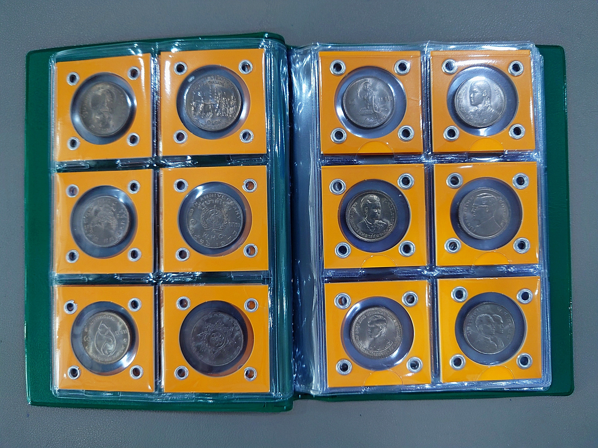 ชุดเหรียญ 1 บาท ครบชุด 23 วาระ เนื้อนิเกิล ไม่ผ่านใช้ บรรจุเม้าท์เจาะตาไก่ ใส่เล่มสะสม