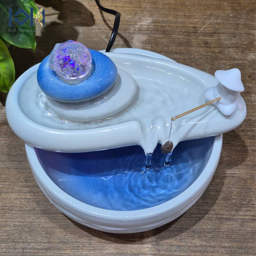 น้ำพุน้ำล้นตั้งโต๊ะ รุ่นคนตกปลาในบ่อเหมือนตกเงินตกทองสีขาวคราม น้ำล้นแต่งบ้านเสริมฮวงจุ้ย น้ำพุโมเดิร์น น้ำล้น