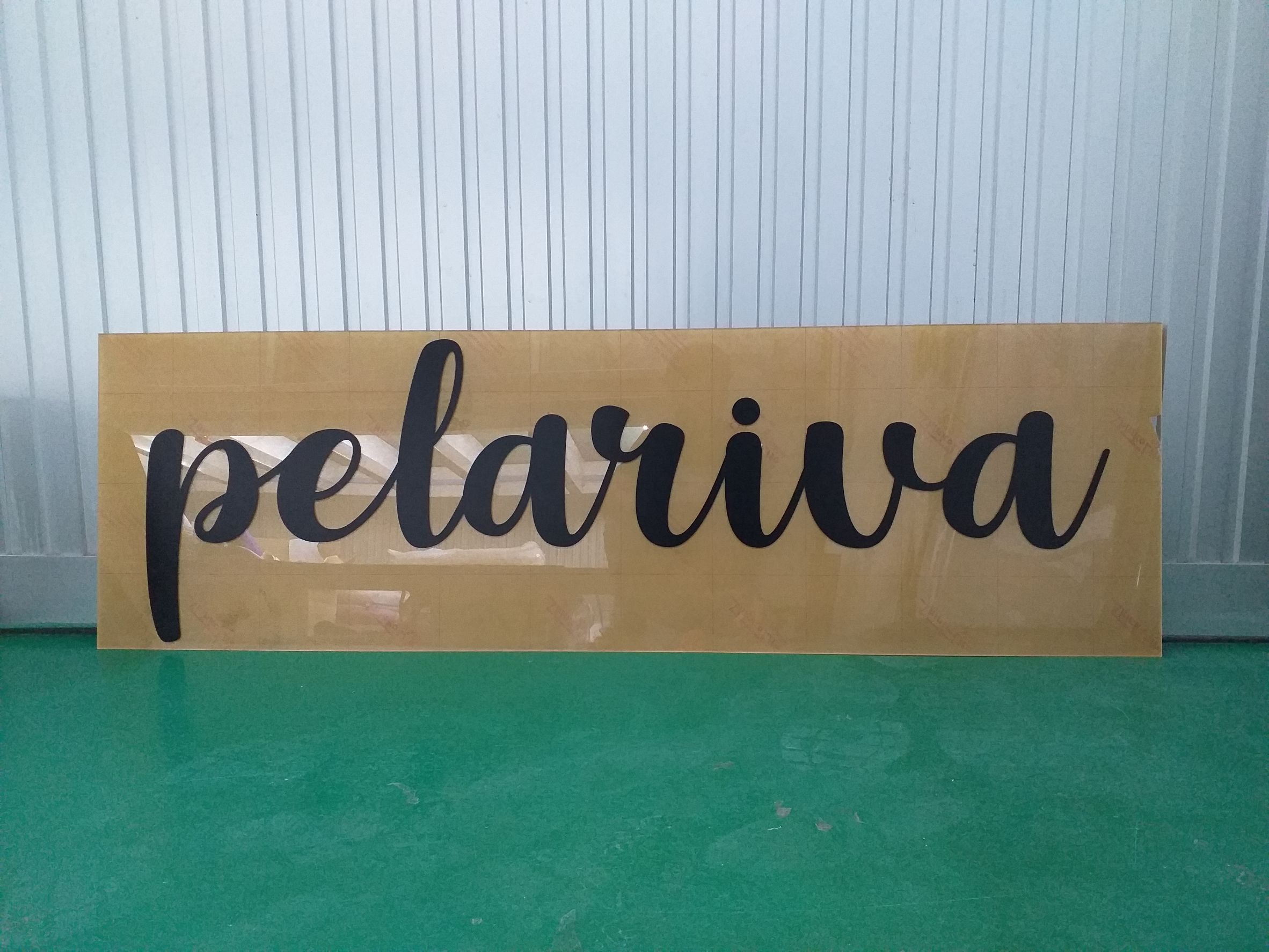 ปริ้นท์สติกเกอร์ติดลงแผ่นอะคริลิคใส งานPelariva