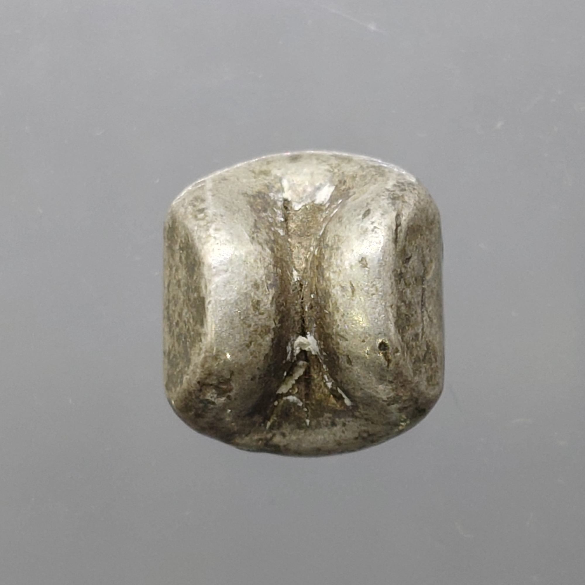 พดด้วง ขนาด 1 บาท ตราปราสาท สมัยรัชกาลที่ 3 พ.ศ.2367