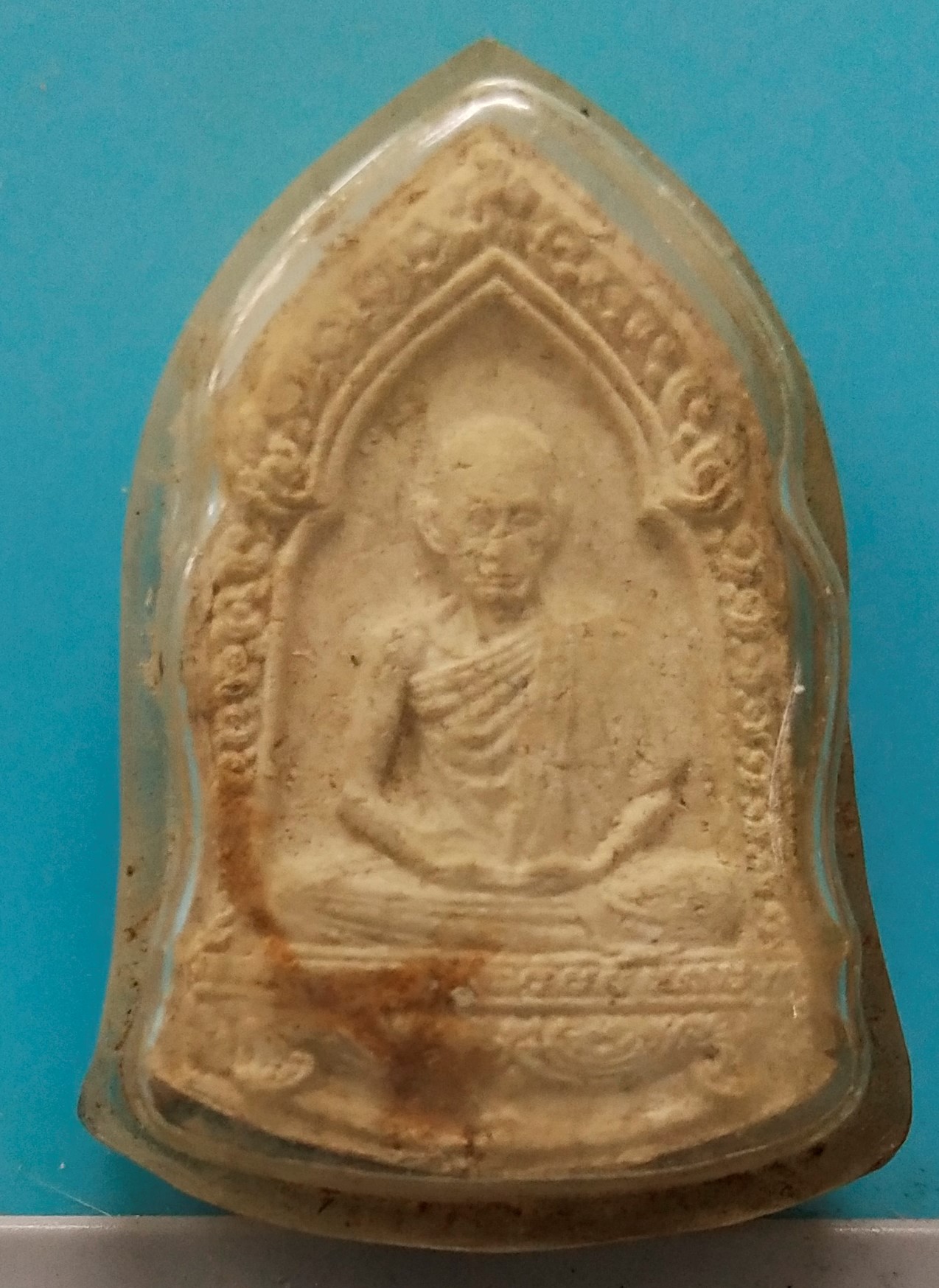หลวงพ่อเกษม เขมโก พระผงรุ่น 6 รอบ ปี 2526(หุ้มกรอบพลาสติก)