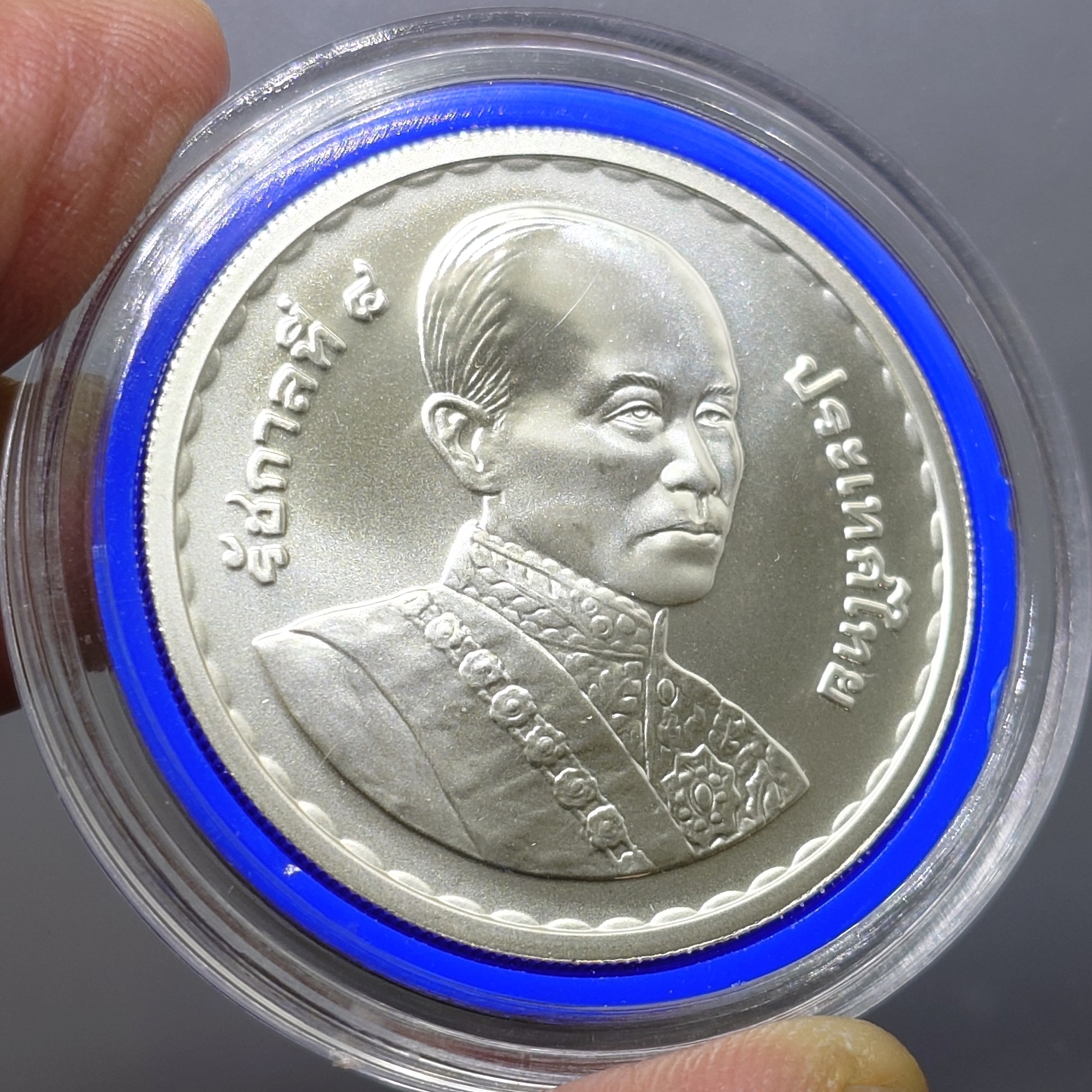 เหรียญ 600 บาท เนื้อเงิน ที่ระลึกครบ 200 ปี แห่งวันพระบรมราชสมภพ รัชกาลที่ 4 พ.ศ.2547 พร้อมใบเซอร์