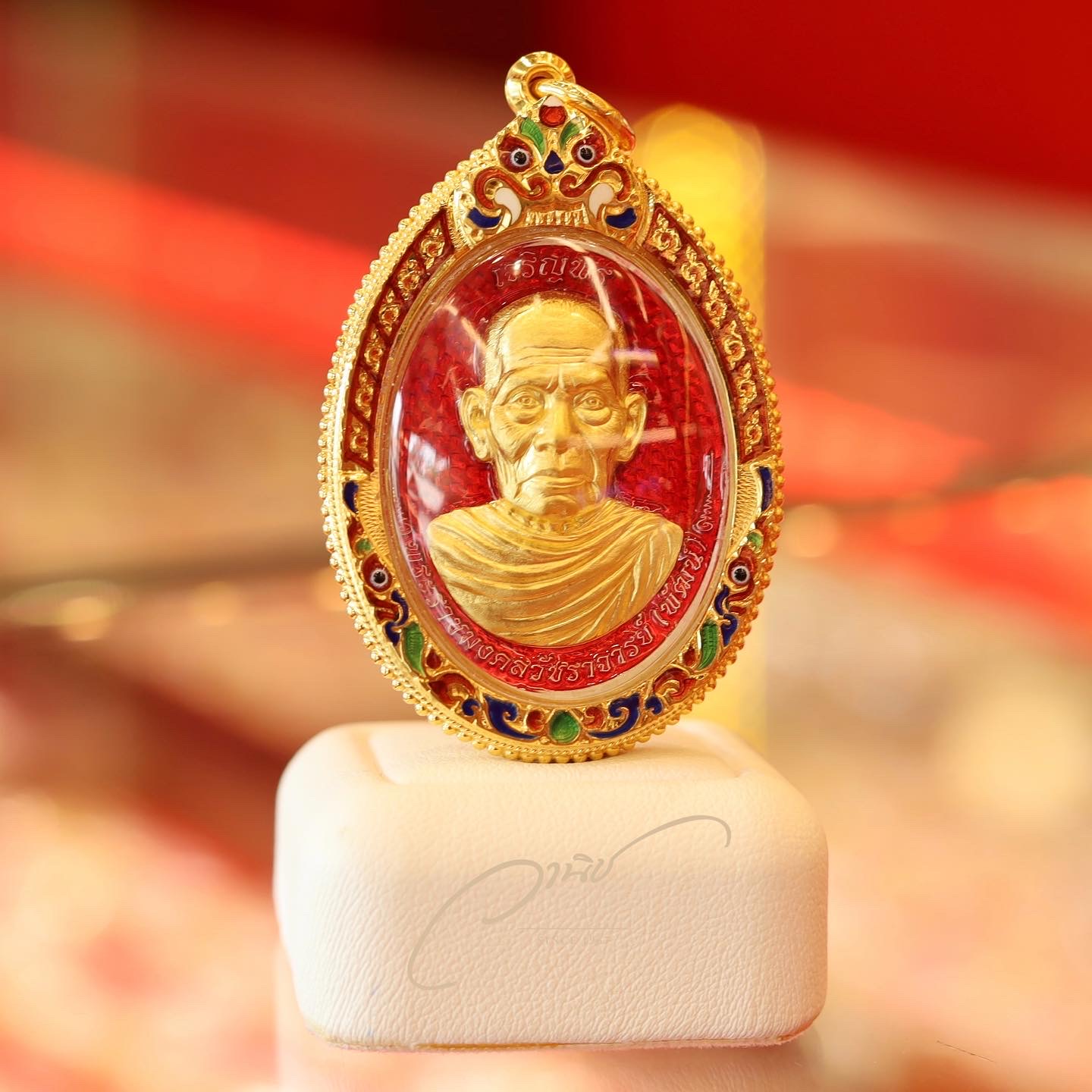 รับเลี่ยมกรอบทอง ตลับทอง เหรียญหลวงพ่อพัฒน์ และพระทรงอื่นๆ รอรับได้เลย หรืองานสั่งทำพิเศษ ร้านเลี่ยมพระอยุธยา