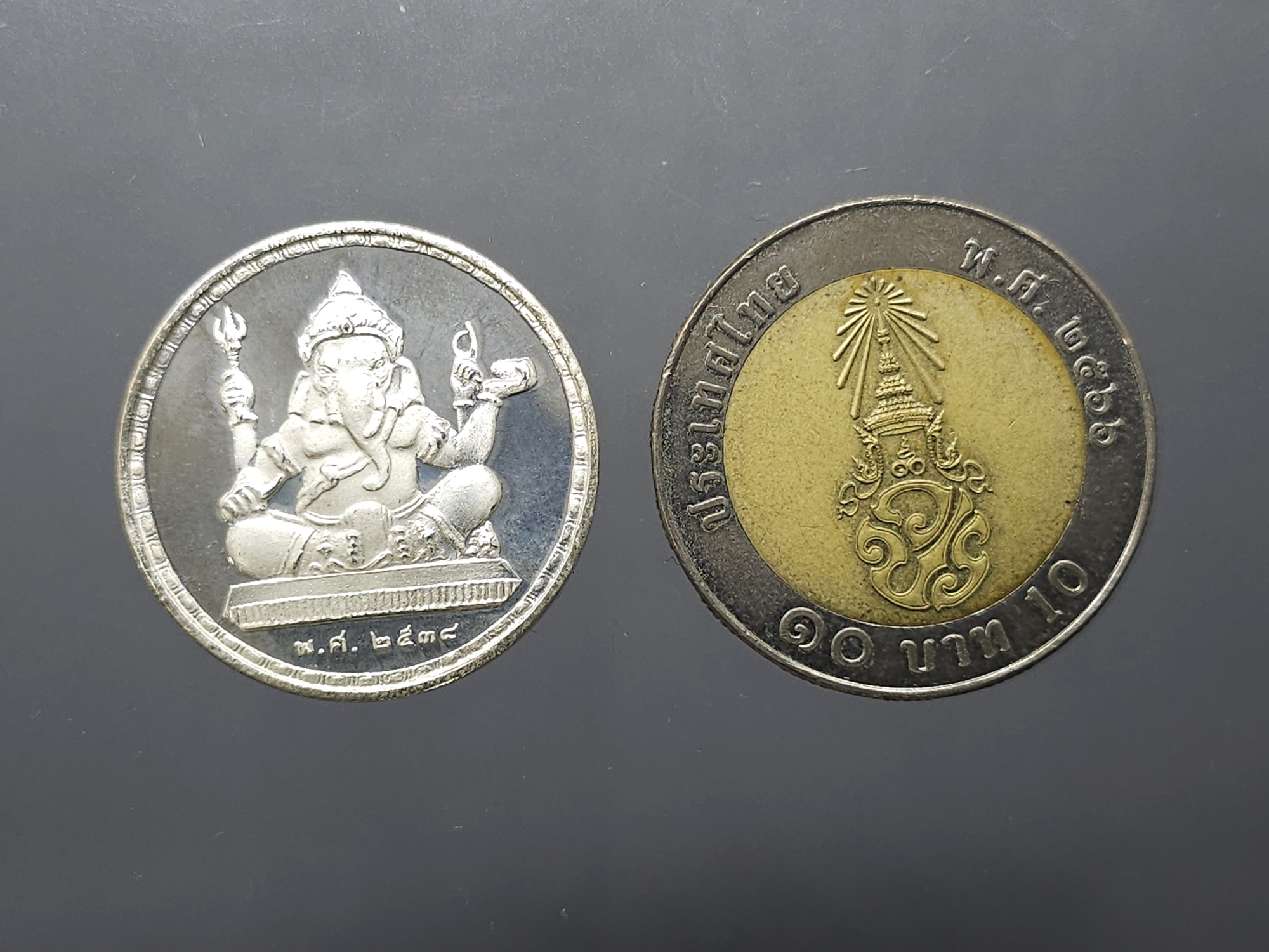 เหรียญพระพิฆเนศ พิมพ์สองหน้า วิทยาลัยช่างศิลป กรมศิลปากร จัดสร้าง ปี2538 เนื้อเงิน ขนาด 2.5 ซ.ม.