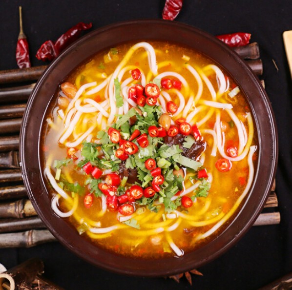 ขนมจีนข้ามสะพาน ก๋วยเตี๋ยวกั้วเฉียวหมี่เซี่ยน ตำรับยูนนาน รสเผ็ด 310g