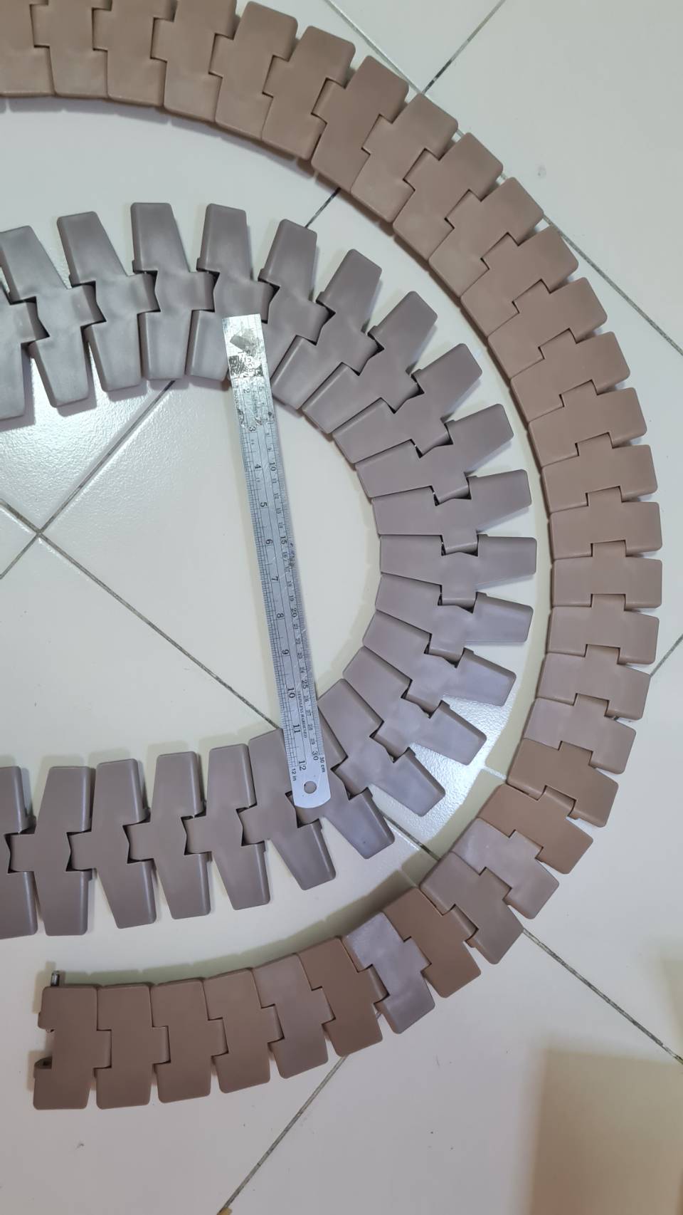 880-K450 BO TAB curve top chain ความกว้าง 114 มิลลิเมตร สายพานลำเลียงทางโค้ง แคบ R300มิลลิเมตร