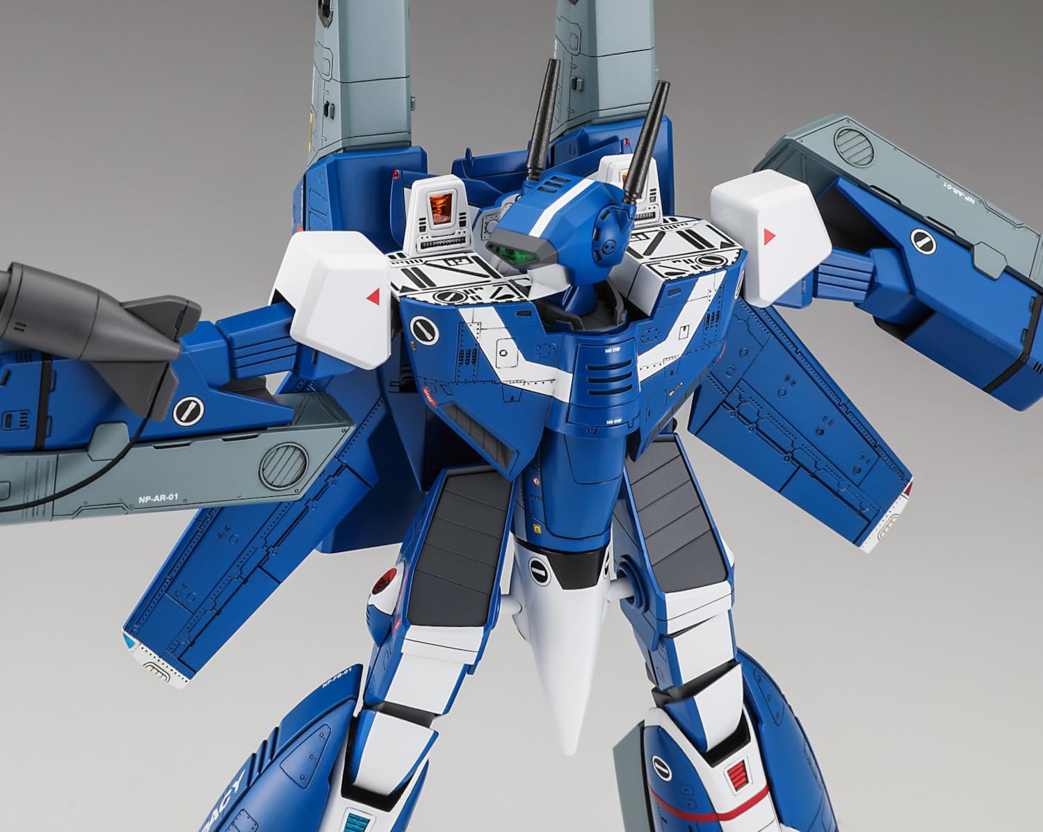 **MTS Toys**Hasegawa Macross 1/72 : VF-1J Super Battroid Valkyrie "Max"