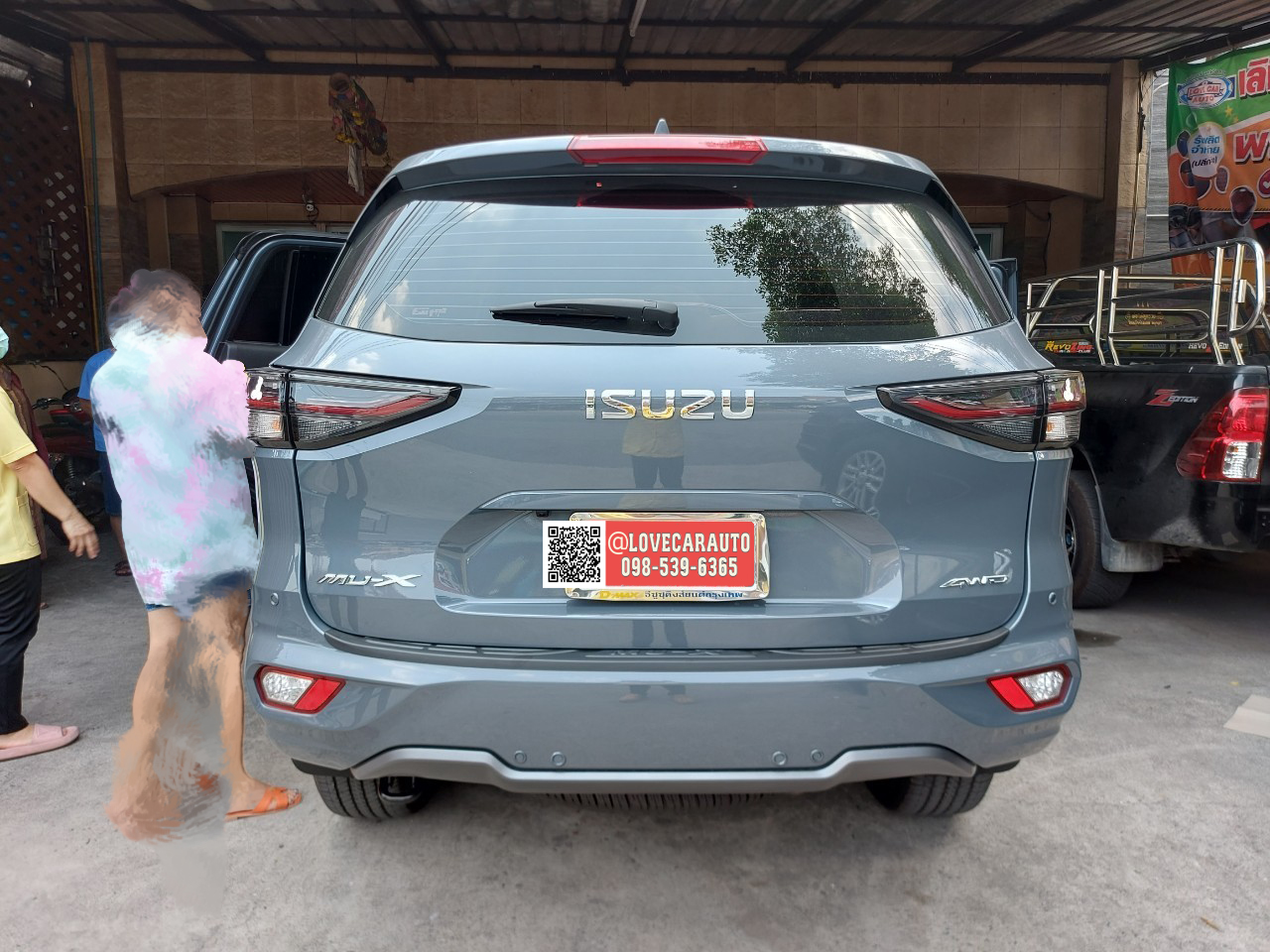 พรมปูพื้นรถยนต์6D Isuzu Mu-X 2023 vvip สีดำด้ายทอง