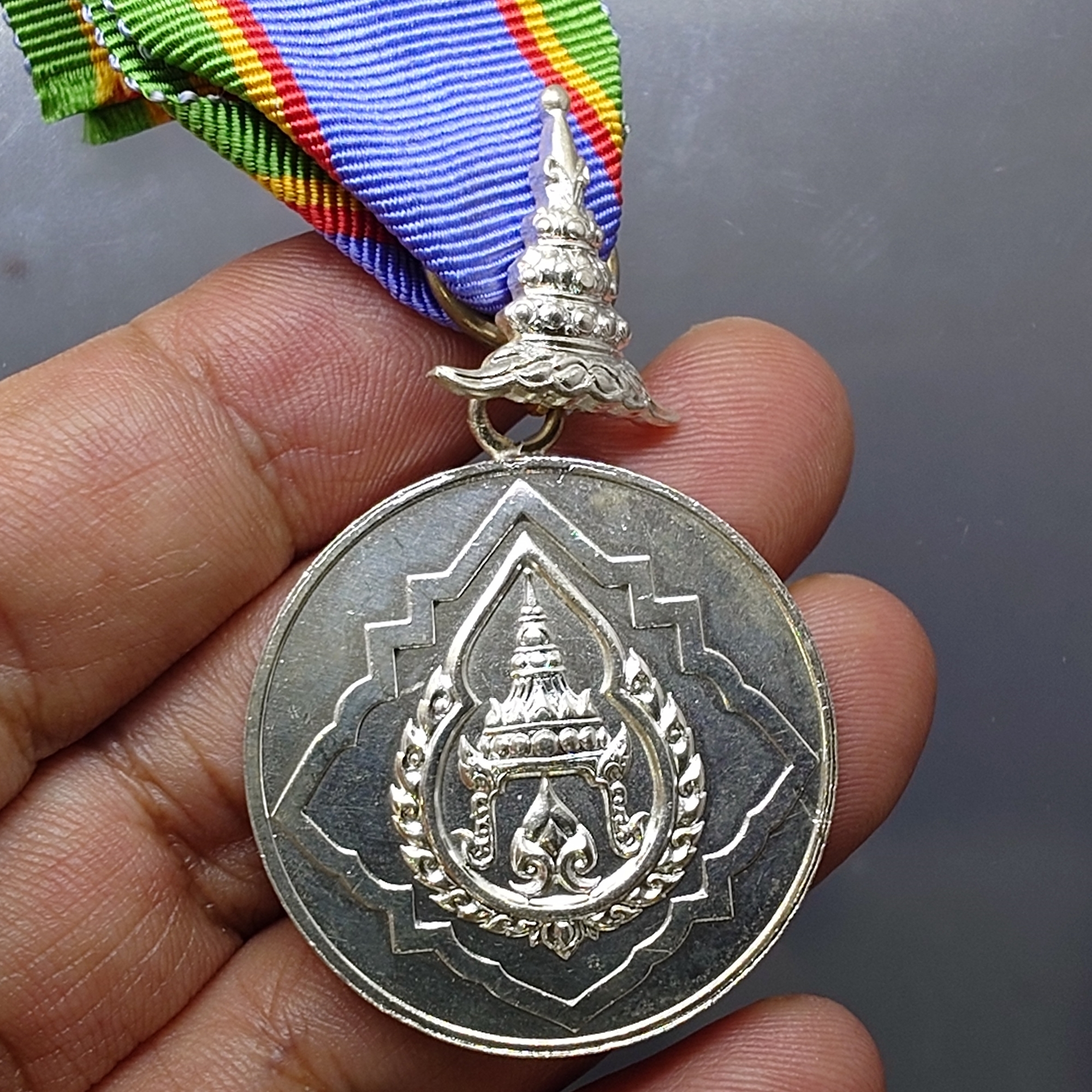 เหรียญเงินมงกุฎไทย (ร.ง.ม.) หลัง จปร ชั้นที่ ๗ พร้อมแพรแถบ และกล่องเดิม แบบชาย