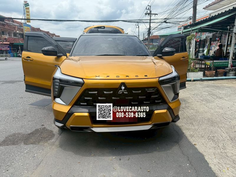 พรมปูพื้นรถยนต์6D Mitsubishi Xforce HEV สีดำด้ายดำ