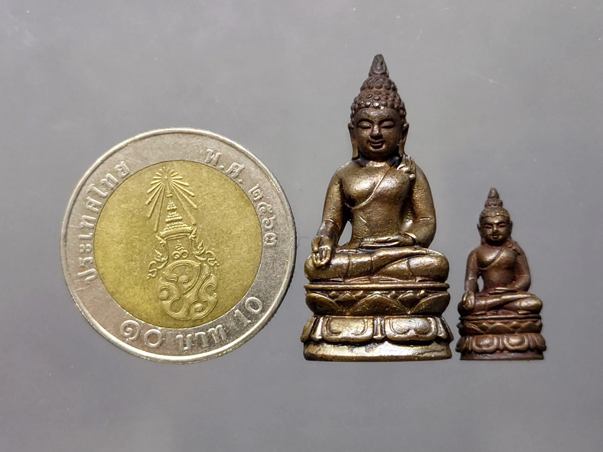 พระกริ่ง พระชัยวัฒน์ ไพรีพินาศ เนื้อโลหะรมดำ รุ่นพระชันษาครบ 100 ปี ญสส (รุ่นให้เช่าบูชาที่วัด) วัดบวรนิเวศวิหาร ปี2556 พร้อมตลับเดิม