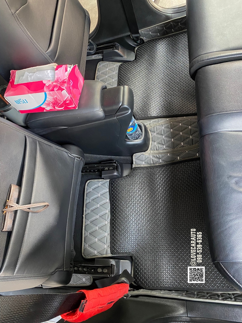 พรมปูพื้นรถยนต์ 7D Honda HRV 2018 สีเทา + กระดุมเล็กดำ