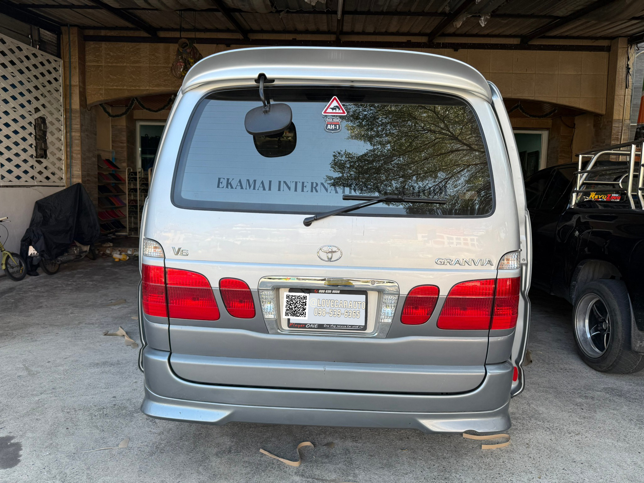 พรมปูพื้นรถตู้ 6D TOYOTA GRANVIA v6