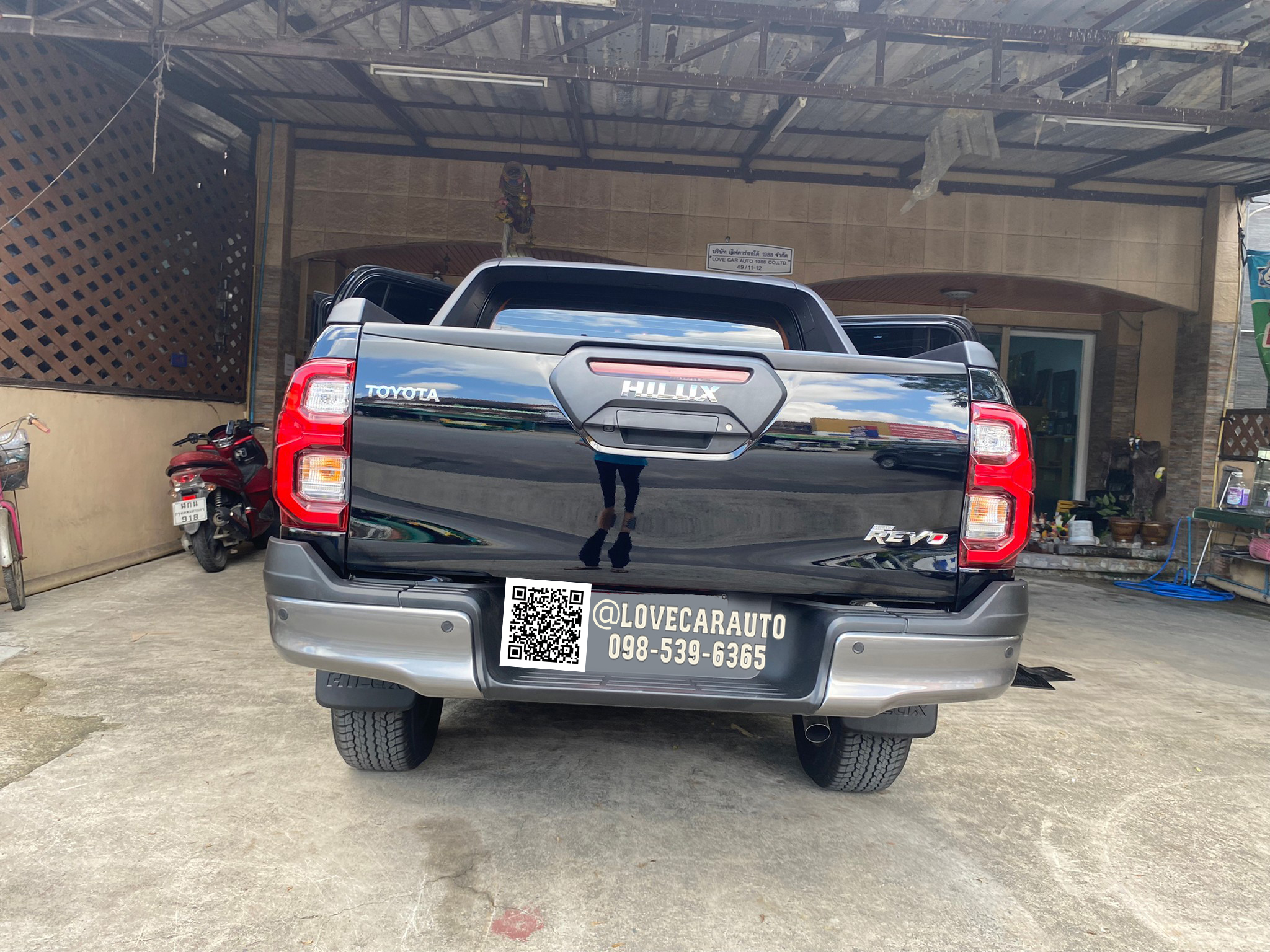 พรมปูพื้นรถยนต์ พรม7D Toyota Revo 4Door Rocco สีด้ายทอง+ไวนิลสีเทา