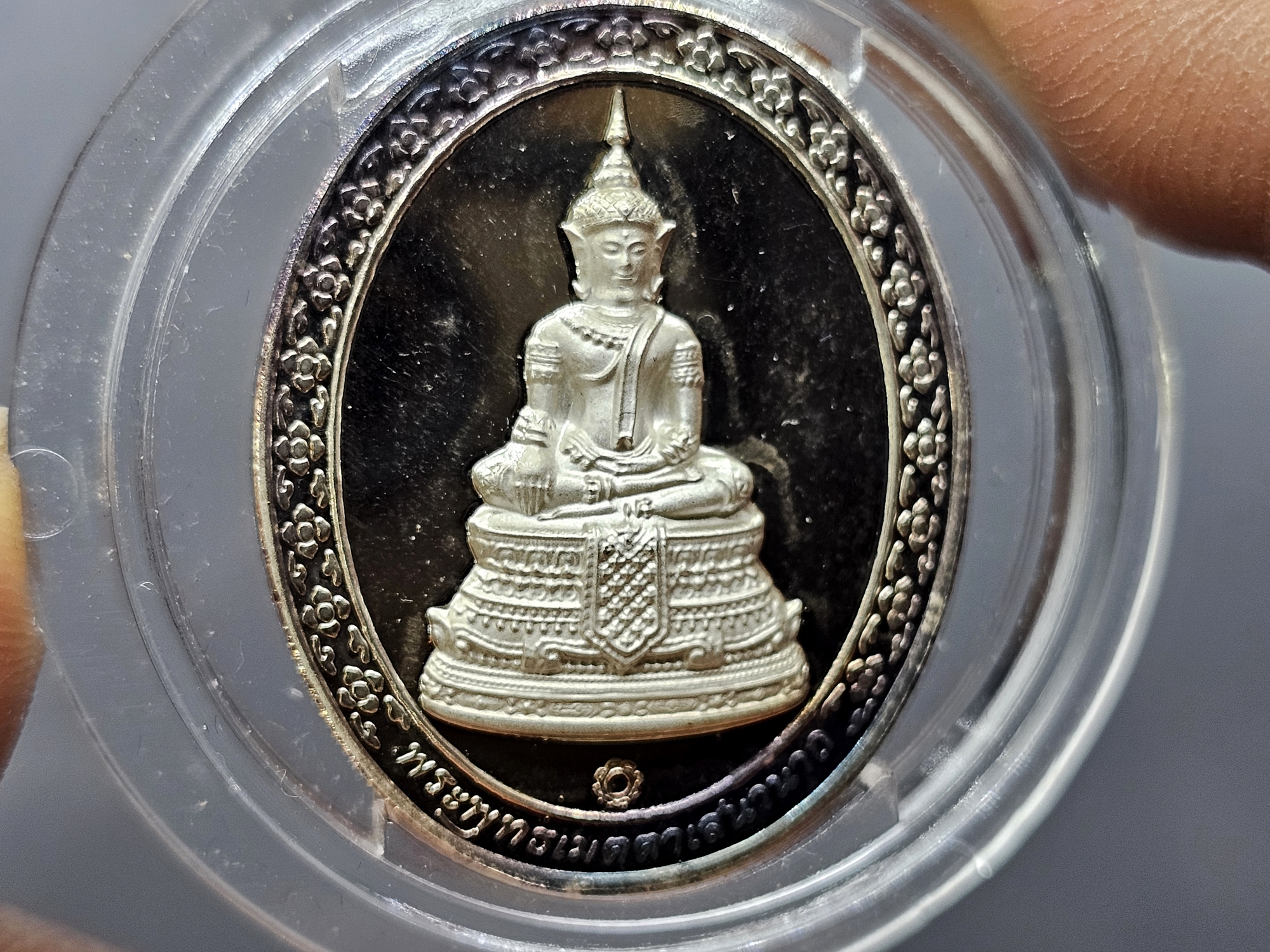 พระพุทธเมตตาเสนานาถ หลังพระปรมาภิไธย ภ.ป.ร. เนื้อเงิน กองทัพบก จัดสร้างเนื่องในวโรกาส 84 พรรษา ร9 ปี2556 พร้อมกล่องเดิม