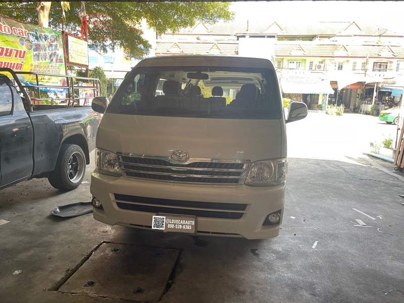 พรมปูพื้นรถยนต์ Toyota Ventury ดัดแปลง กระดุมดเล็กดำ