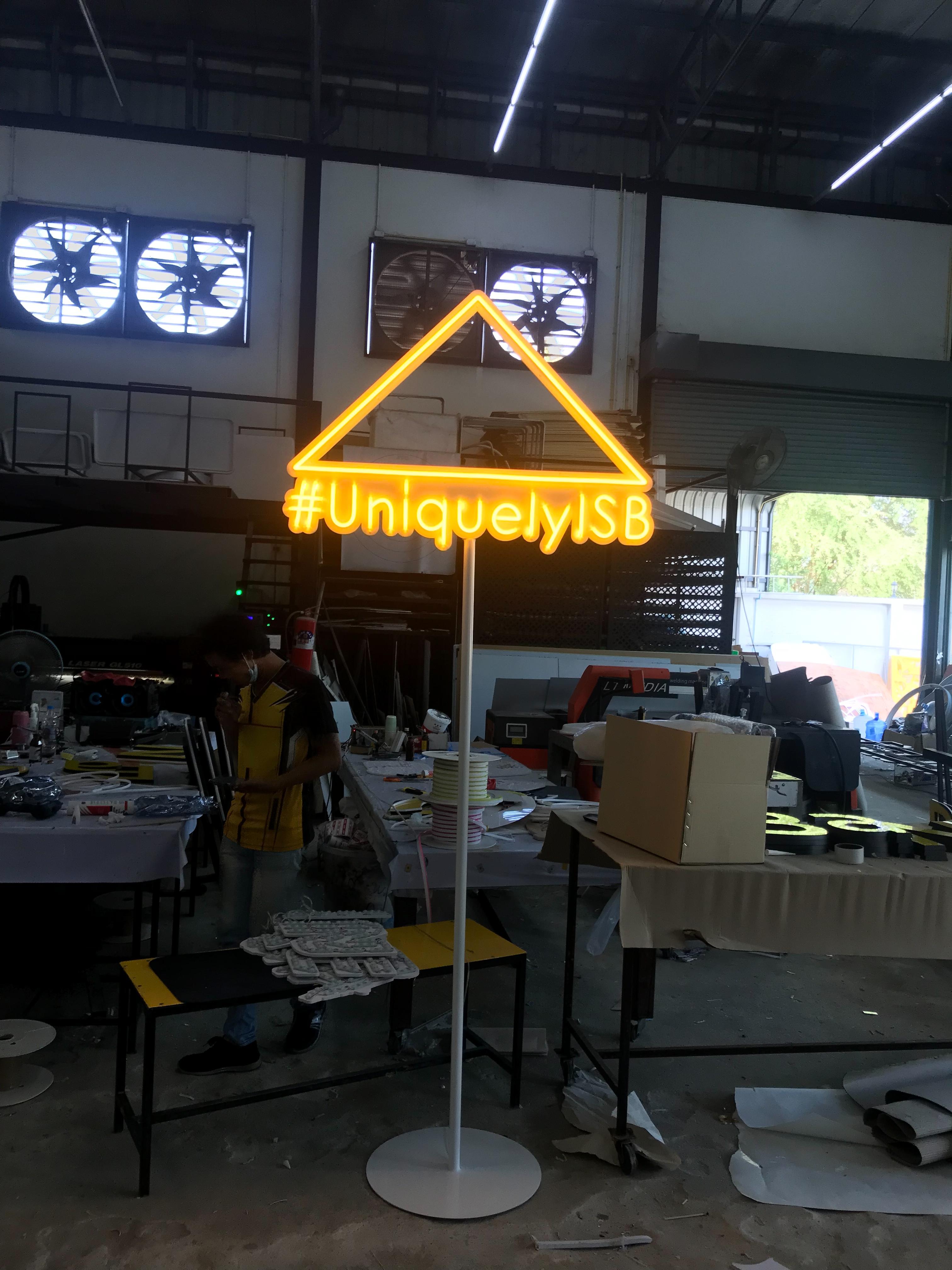 ป้ายไฟแอลอีดีนีออนดัด นีออนเฟล็กซ์พร้อมขาตั้ง งาน#UniquelyISB