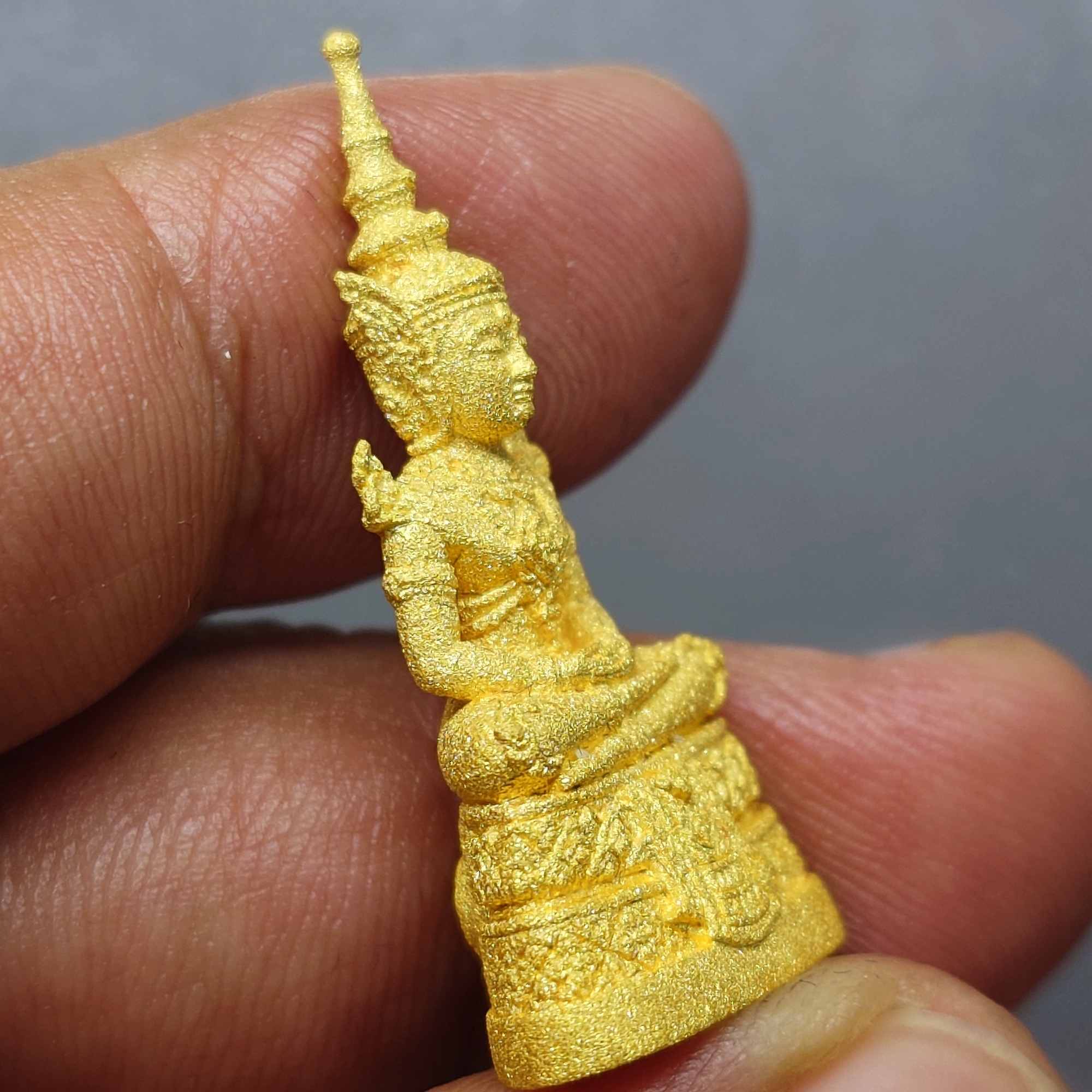 พระพุทธมหามณีรัตนปฏิมากร (พระแก้วมรกต) เนื้อทองคำ 99.99 % กรมสรรพสามิต ครบรอบ 64 ปี พ.ศ.2539 พร้อมกล่องเดิม และการ์ด