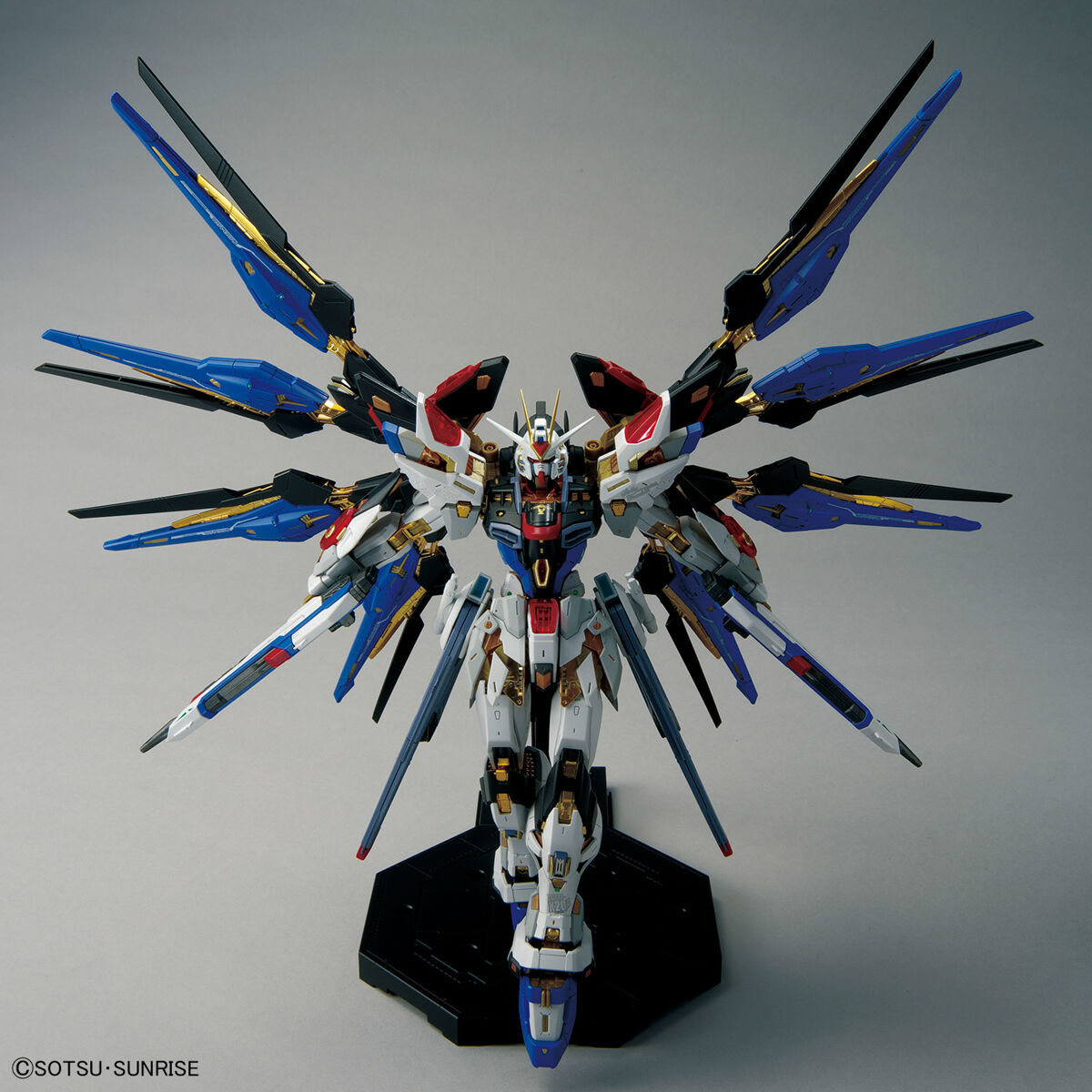 **MTS Toys**กันดั้ม MGEX 1/100 Master Grade Extreme Gundam : ZGMF-X20A Strike Freedom Gundam