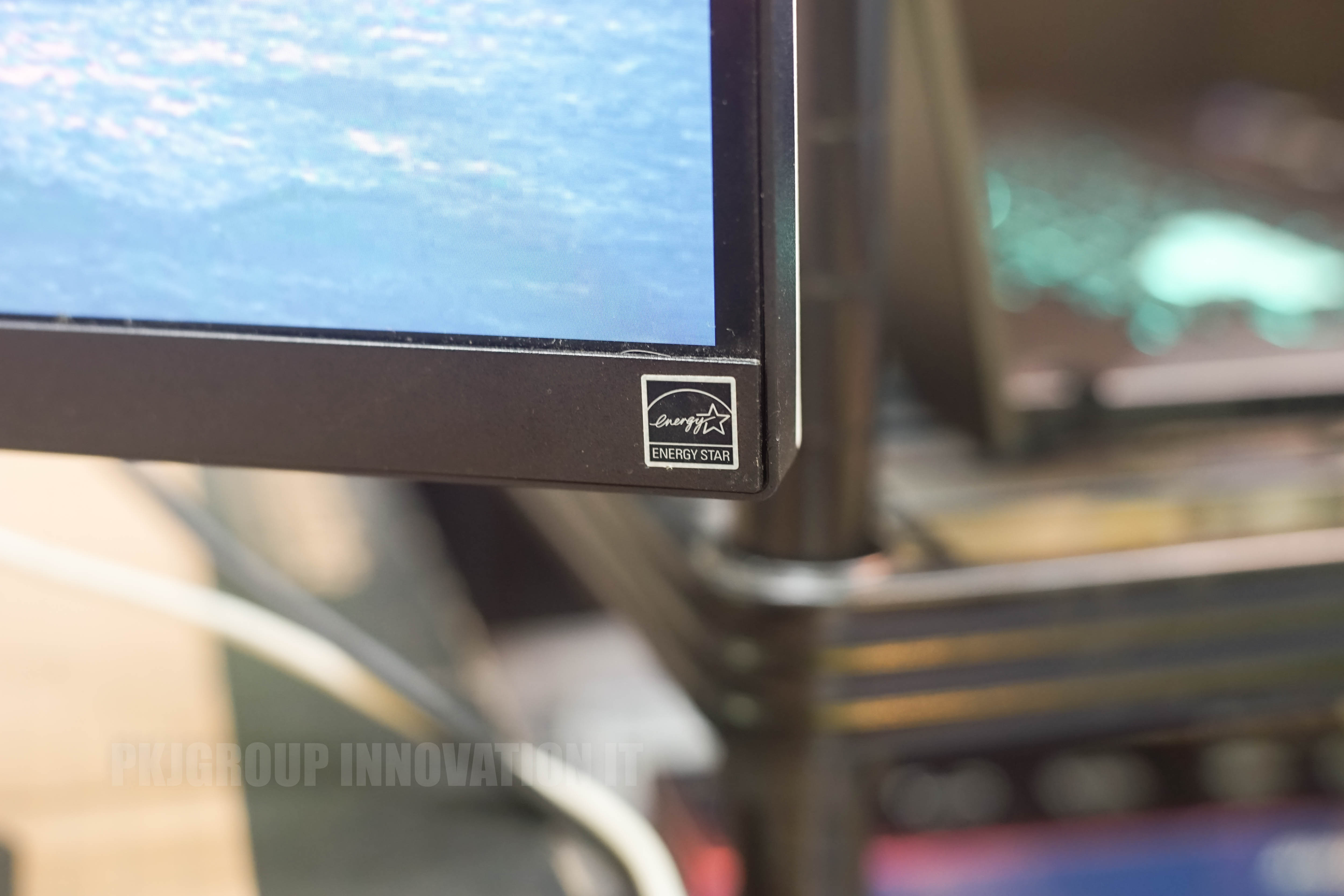 จอคอมมือสอง 4K LG 27UL600-W.ATM 27" IPS 60 Hz *มีรอยขีดที่จอ