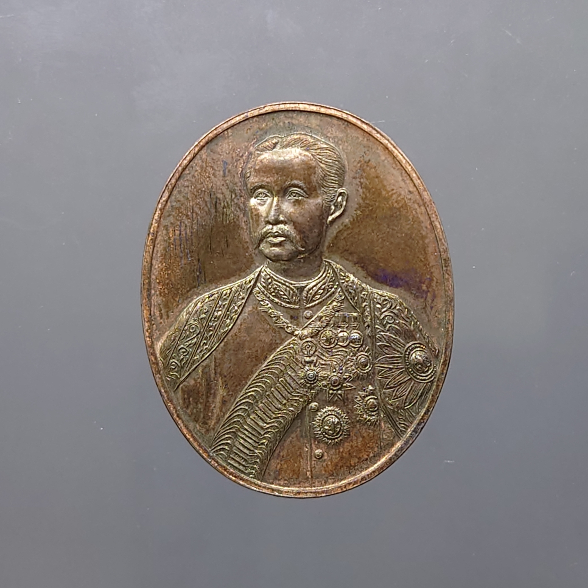 เหรียญเสด็จพ่อ รัชกาลที่ 5 ที่ระลึกครบ 100 ปี โรงเรียนวัดบวรนิเวศ พ.ศ.2536 เนื้อทองแดง พร้อมกล่องเดิม