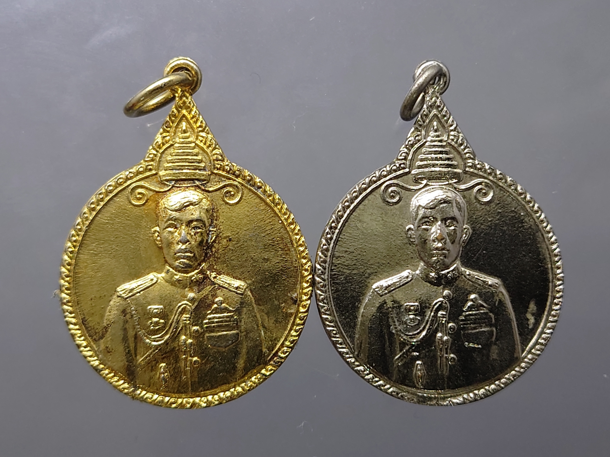 ชุด 2 เหรียญ (กาหลั่ยเงิน-ทอง) เหรียญที่ระลึกในวโรกาสสำเร็จการศึกษา โรงเรียนเสนาธิการทหารบก พระบรมโอรสาธิราช พ.ศ.2521