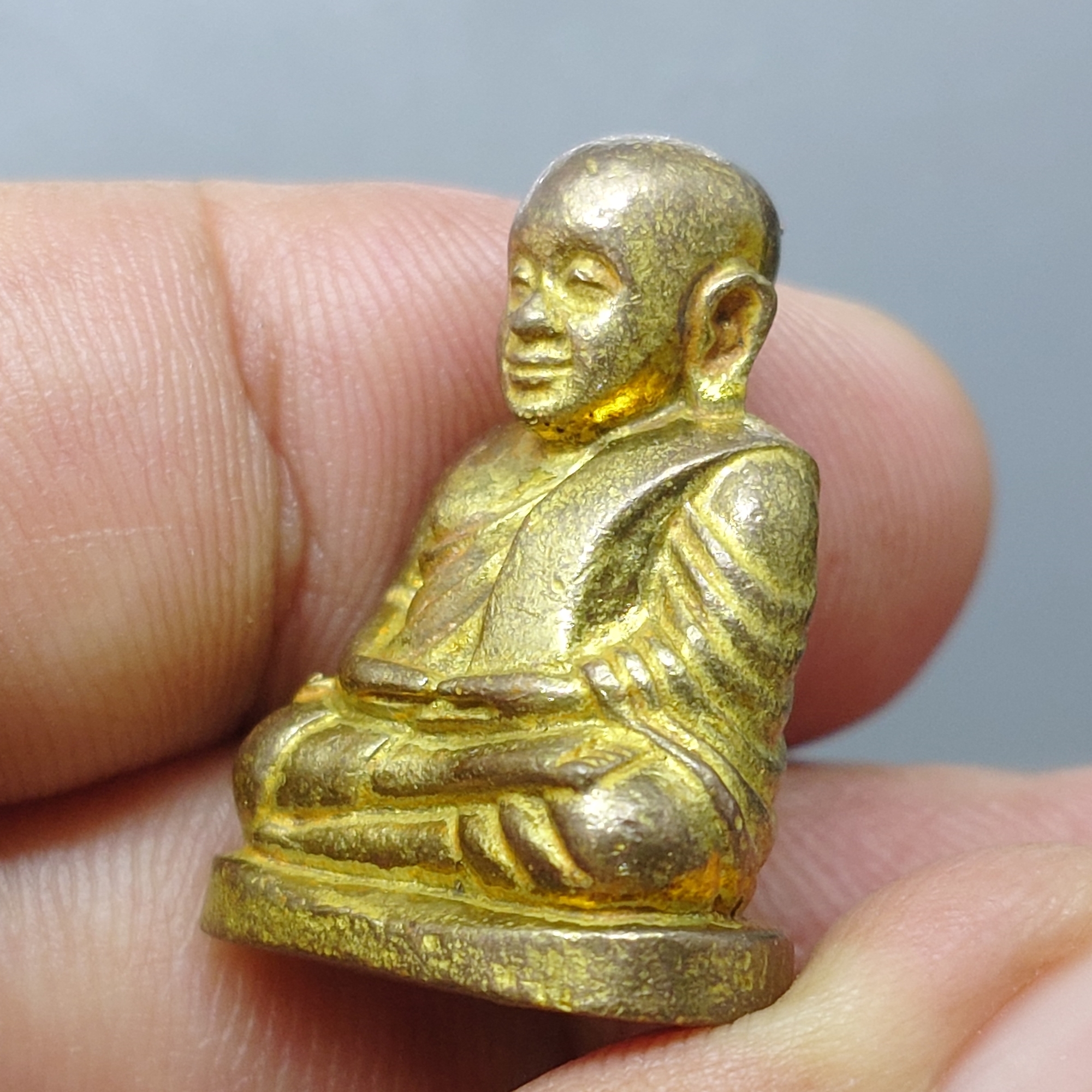 หลวงพ่อเงิน วัดบางคลาน ลอยองค์ เนื้อทองเหลือง รุ่น 91 ปี กรมเสมียนตรา กระทรวงกลาโหม ปี2543 พร้อมกล่องเดิม