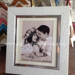 กรอบสีขาว2" ขนาด 5x7" พร้อมใส่ขอบกระดาษเม้าสีขาว พร้อมปริ้นภาพ