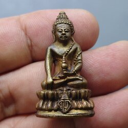 พระกริ่ง มวก.เนื้อสัมฤทธิ์ ๔๘ พรรษา สมเด็จพระบรมโอรสาธิราชฯ (รัชกาลที่10) ณ พระอุโบสถวัดพระศรีรัตนศาสดาราม ปี2543 พร้อมกล่องเดิม